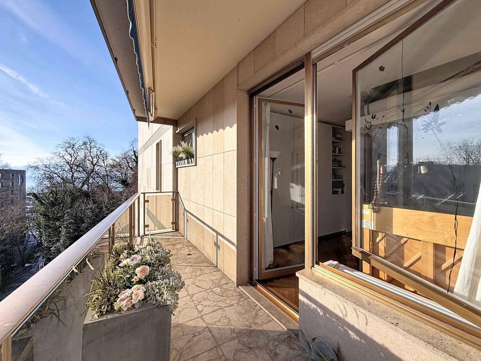 Au cœur de Ouchy, appartement de standing de 7 pièces avec vue sur le lac