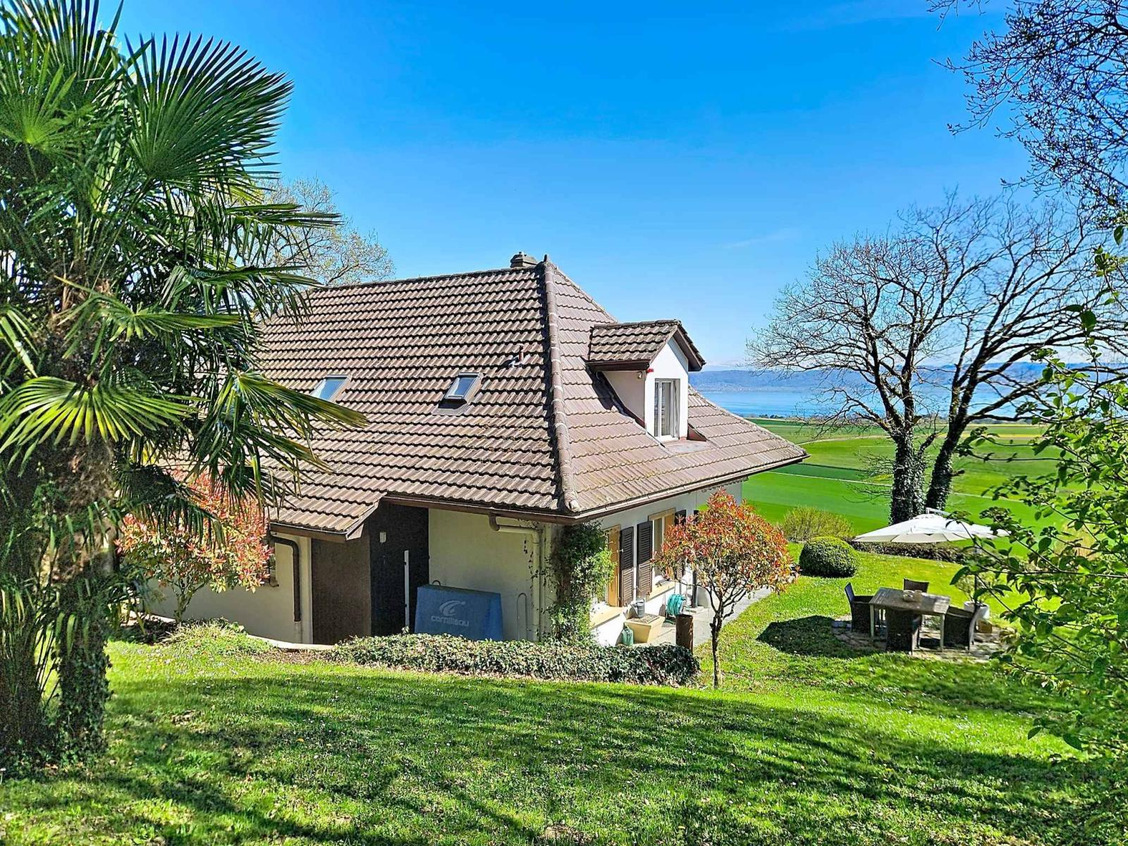 Villa de charme avec vue panoramique sur le lac de Neuchâtel