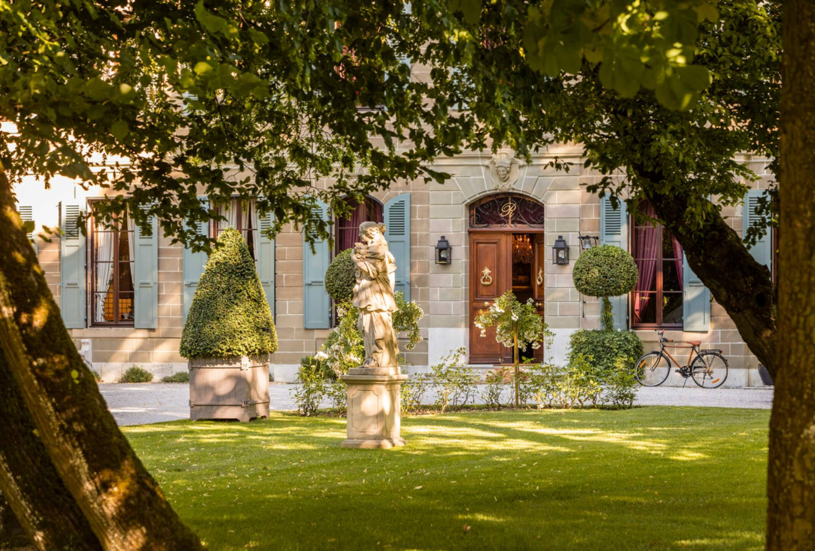 Château de Choully : L'Histoire et le Luxe au sommet de Genève