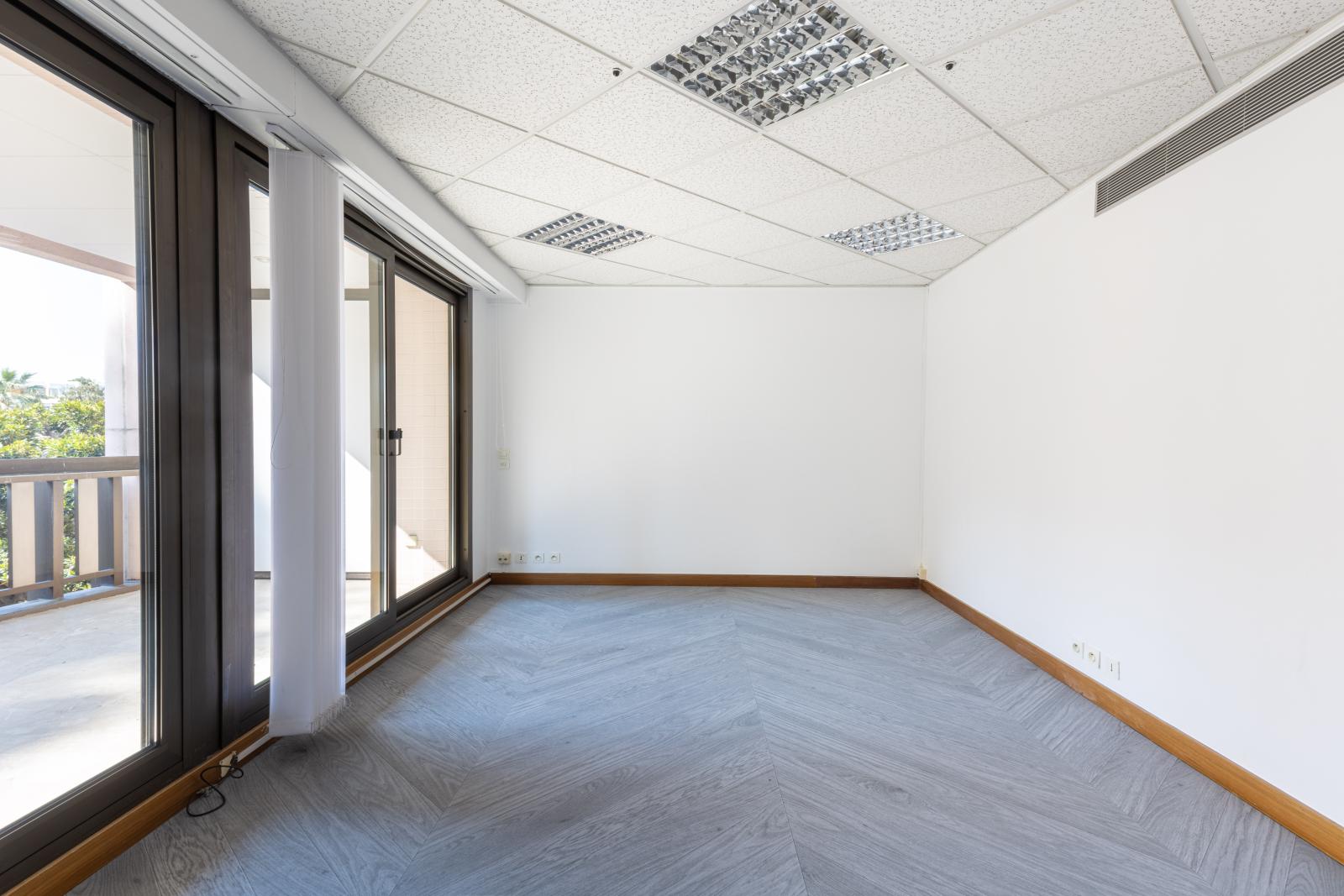 MAGNIFIQUES BUREAUX CARRE D'OR