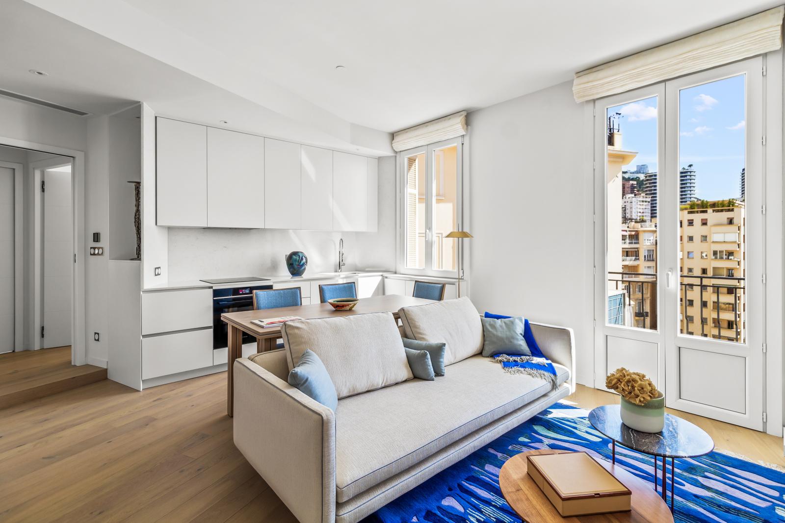 Appartement rénové de deux pièces avec une vue jusqu’à la mer