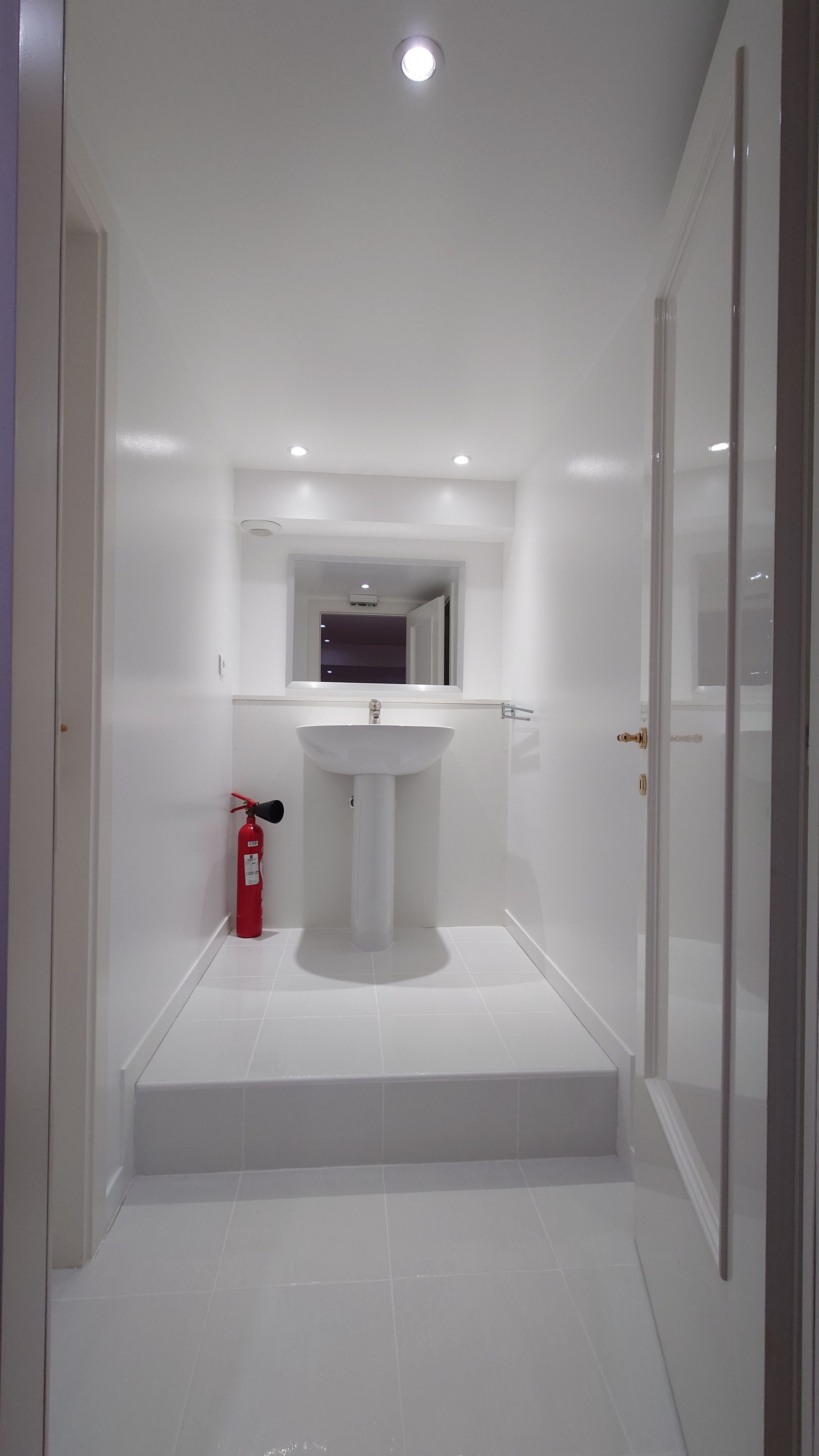 vxlRU_sas-toilettes-lave-mains-1724429585.jpg