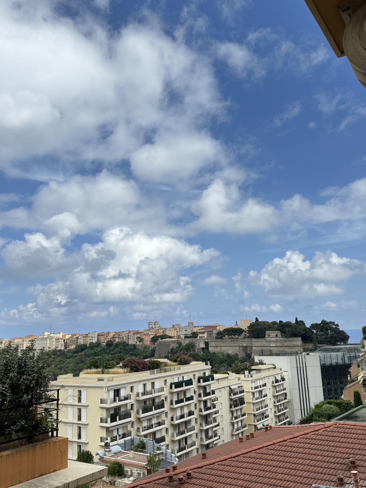 MAGNIFIQUE 4 PIECES AVEC VUE SUR LE ROCHER