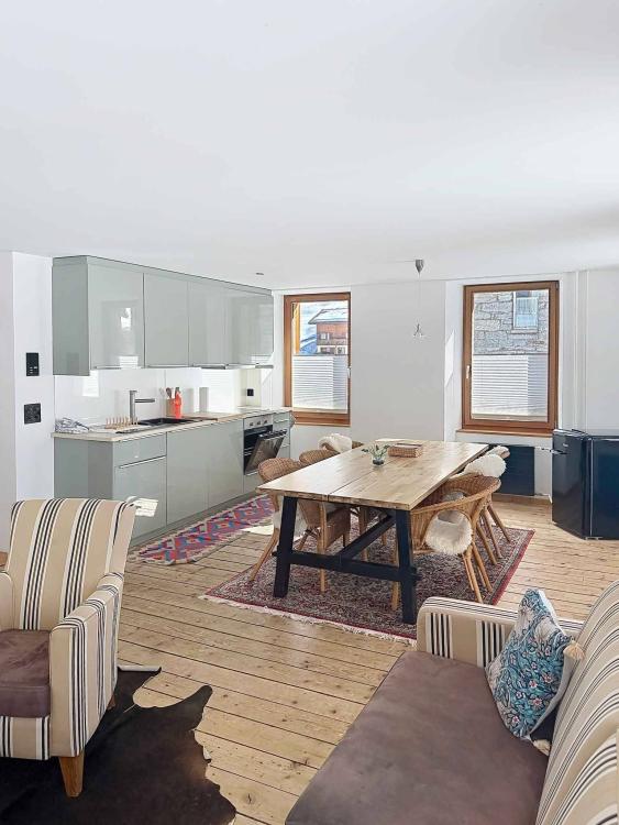 Bel appartement de 4 pièces duplex au centre de Randa