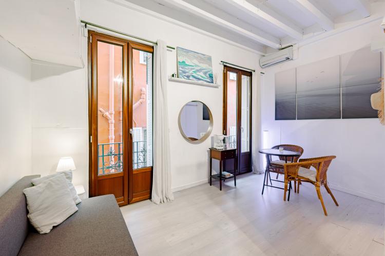 STUDIO - PIED A TERRE IDEAL