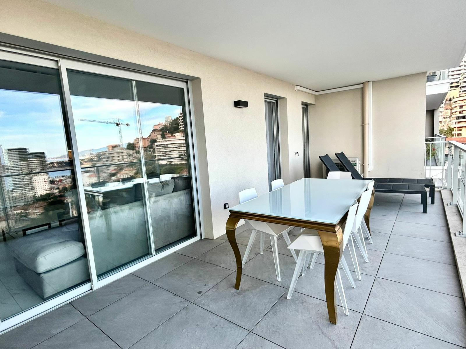 Superbe appartement meublé 3 pièces avec terrasse, à proximité immédiate de Monaco