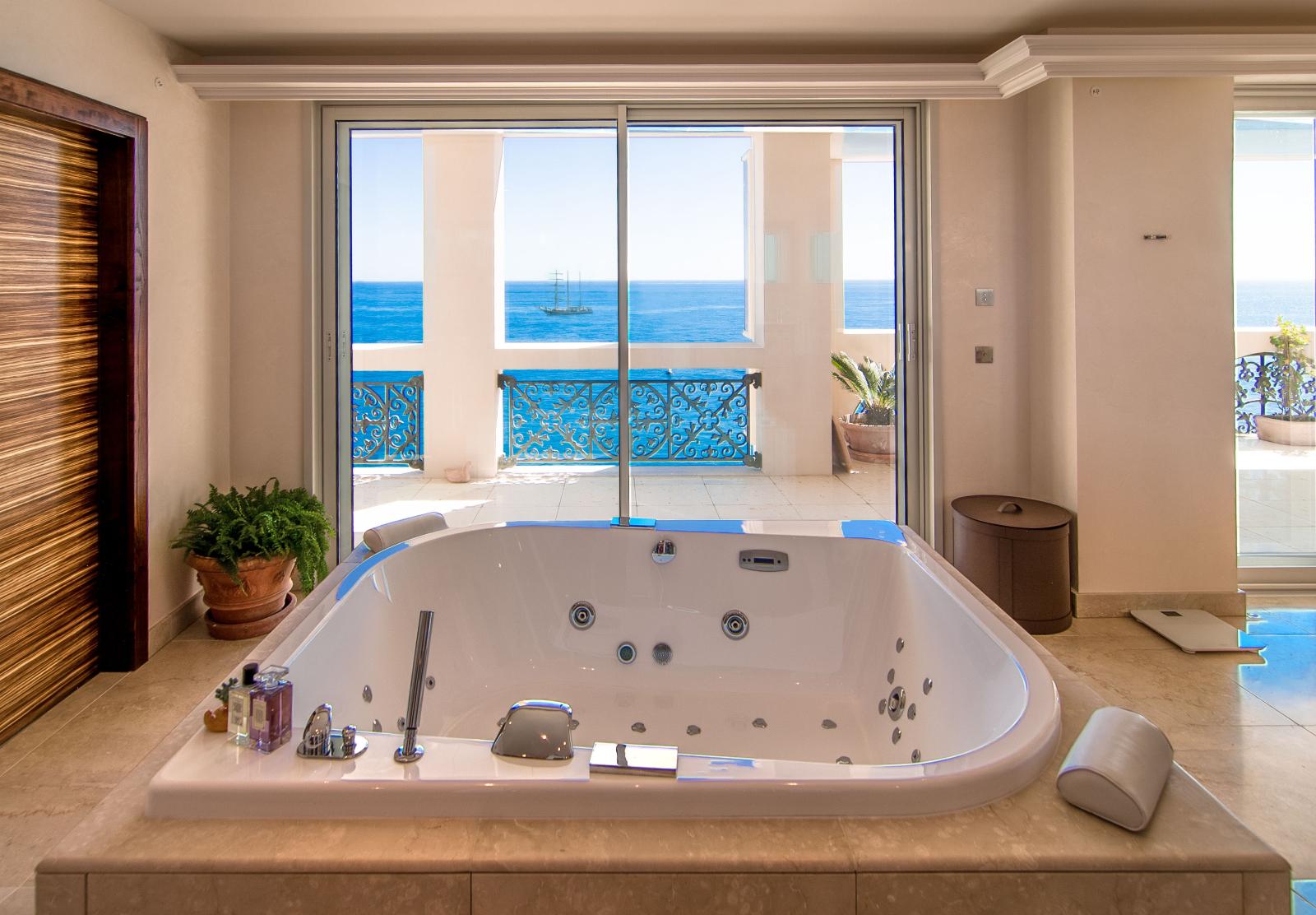 Appartement d’exception occupant un étage entier avec vue mer panoramique