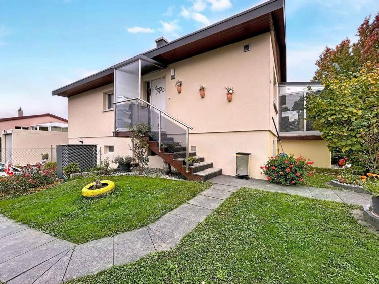 Charmante villa de 4.5 pièces, aménagée en 5.5 avec chambre supplémentaire