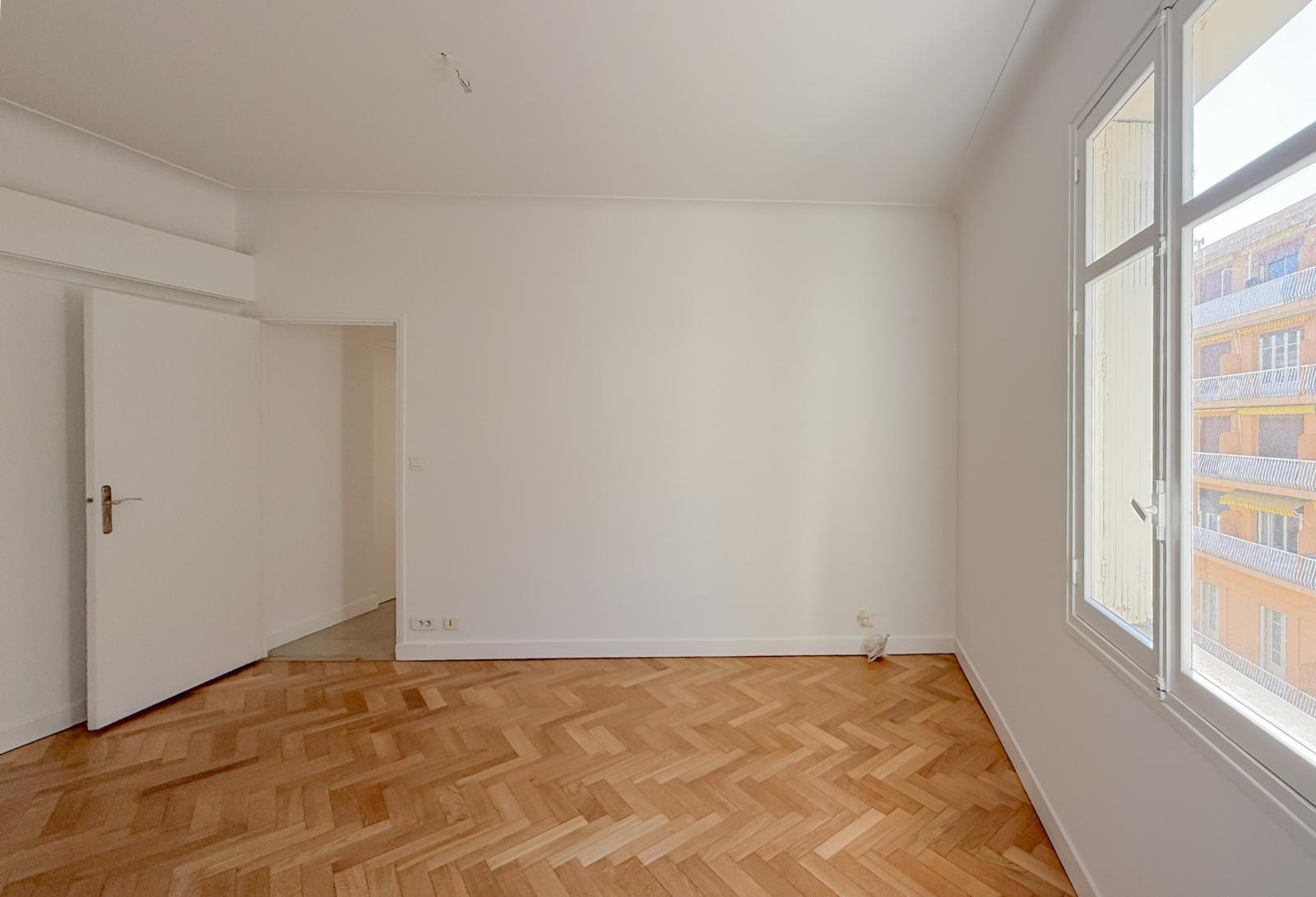 SOUS-OFFRE- APPARTEMENT 2P À RÉNOVER BEAU POTENTIEL - PALAIS DE LA TERRASSE