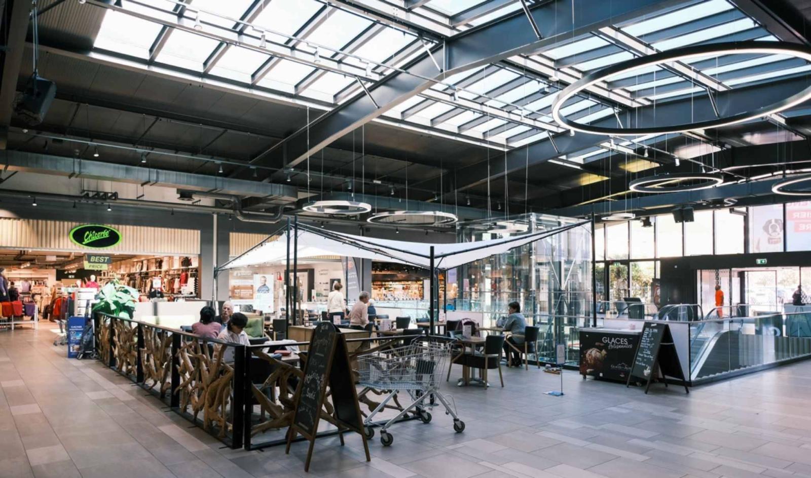 Arcade, commerce, showroom de 103 m2 à louer à Uvrier