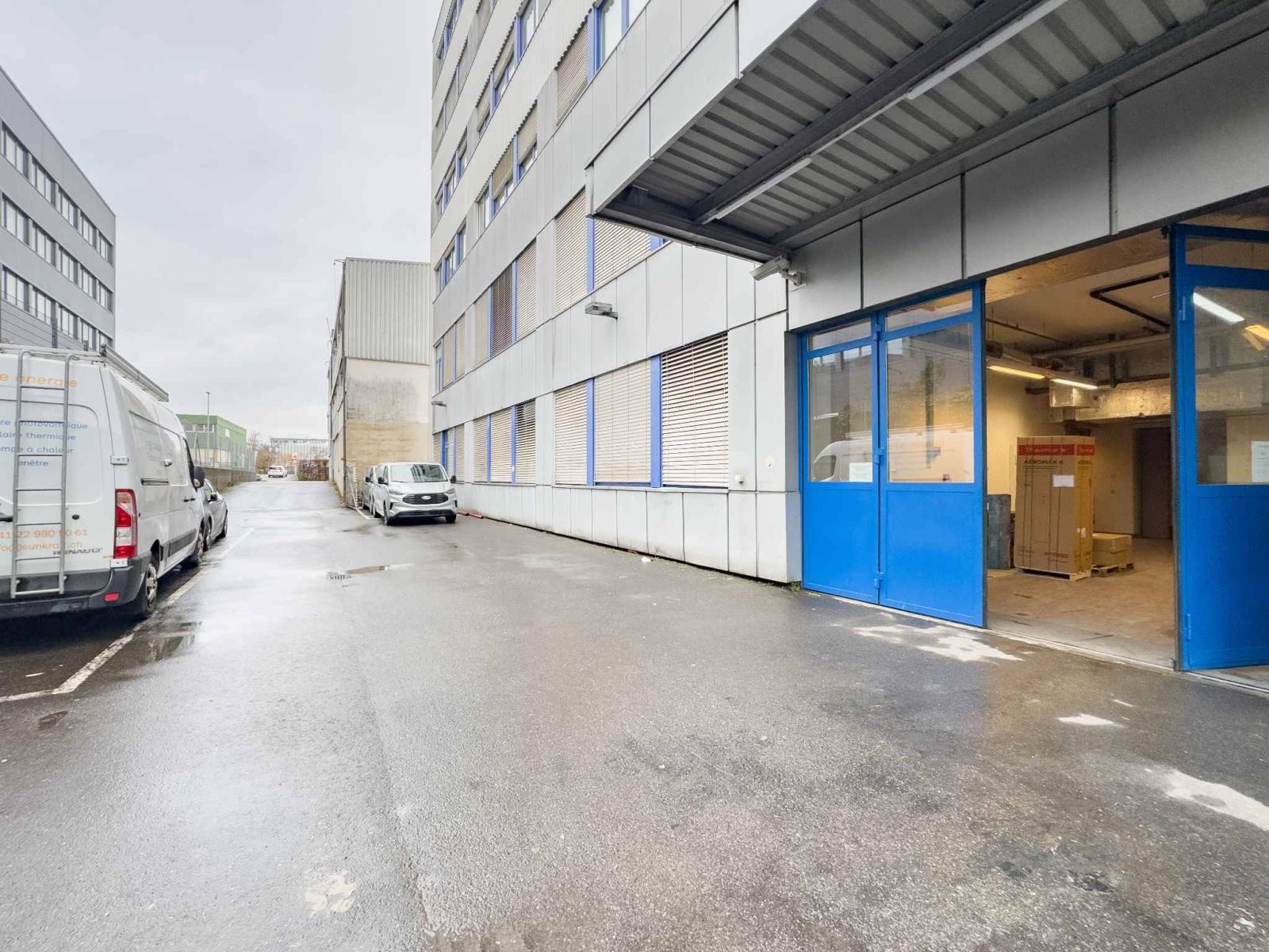 Bureaux lumineux et semi-aménagés à Meyrin