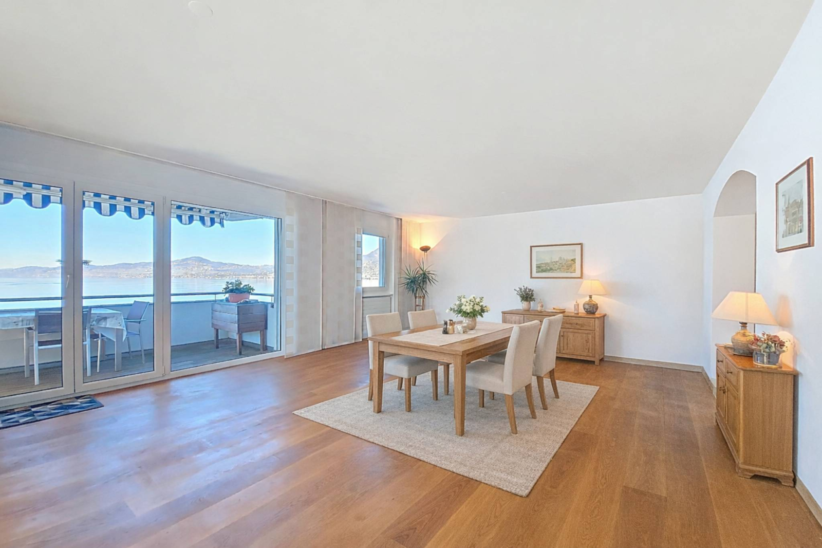 En exclusivité ! Attique de 4.5 pièces avec vaste terrasse et vue imprenable sur le lac