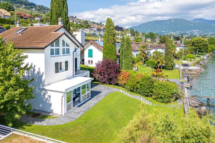 Rare ! Propriété "pieds dans l'eau" à Corseaux