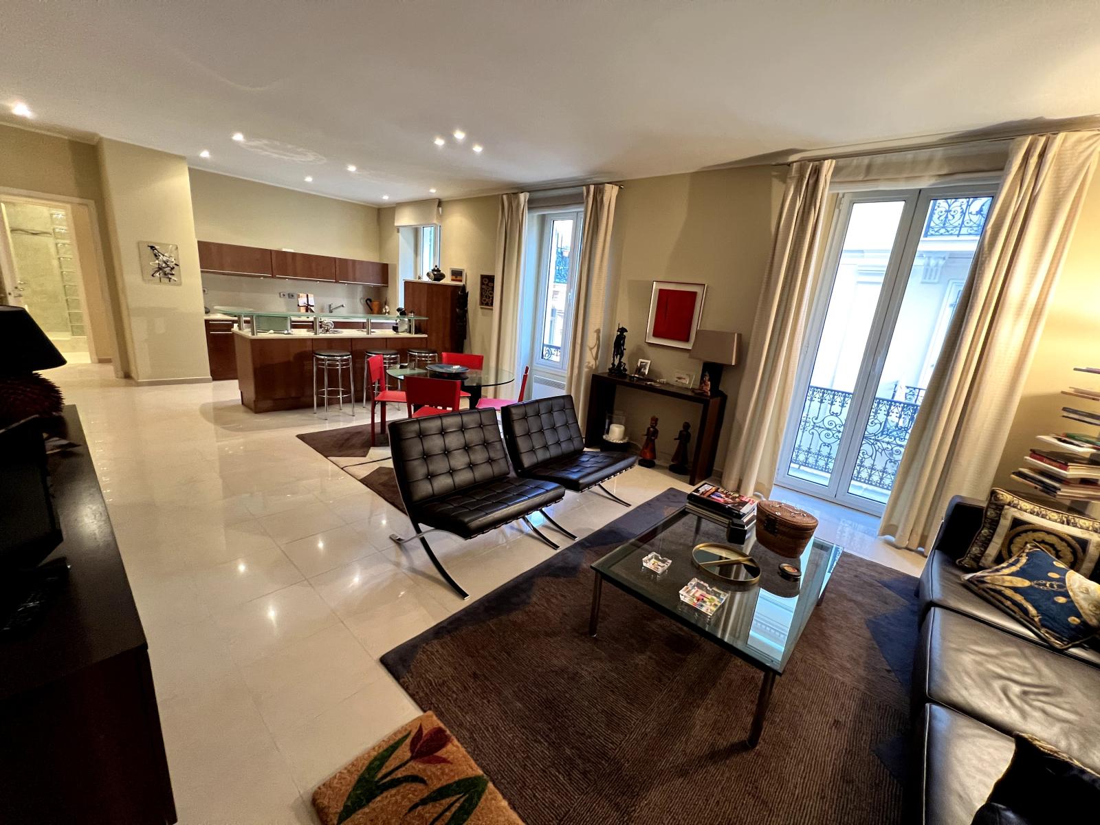 MONTE CARLO - IMMEUBLE BOURGEOIS SOUS LOI - 4  PIECES