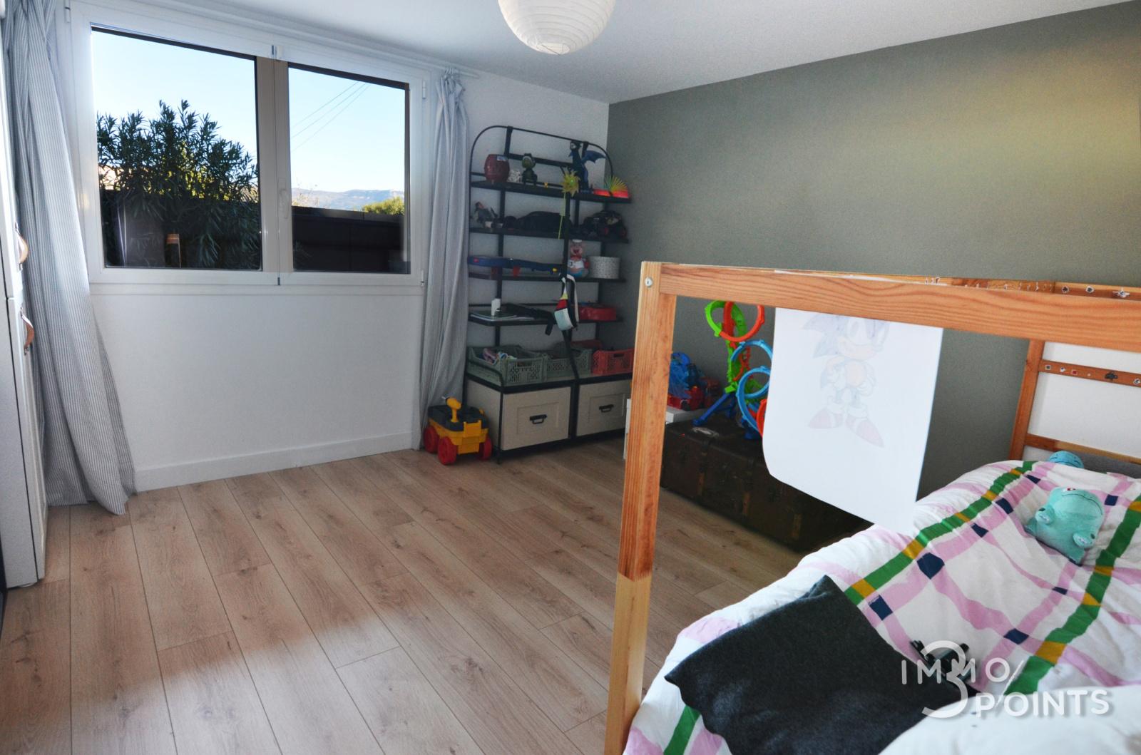 Villa familiale avec piscine – Secteur prisé