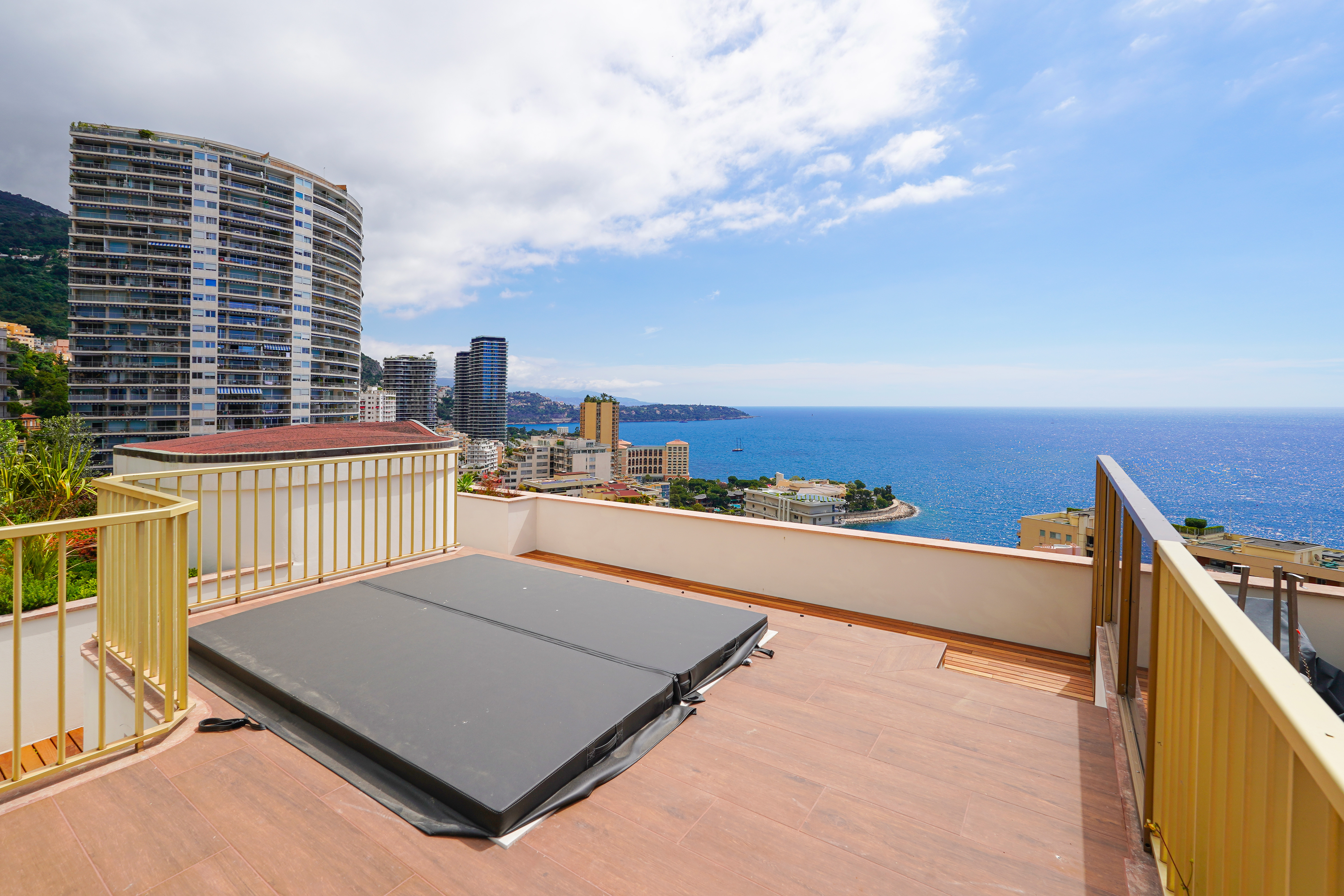 XvFsw_terrasse-vue-mer-jacuzzi-villa-annonciade-barnes-valeri-agency-monaco-1779292129.jpg