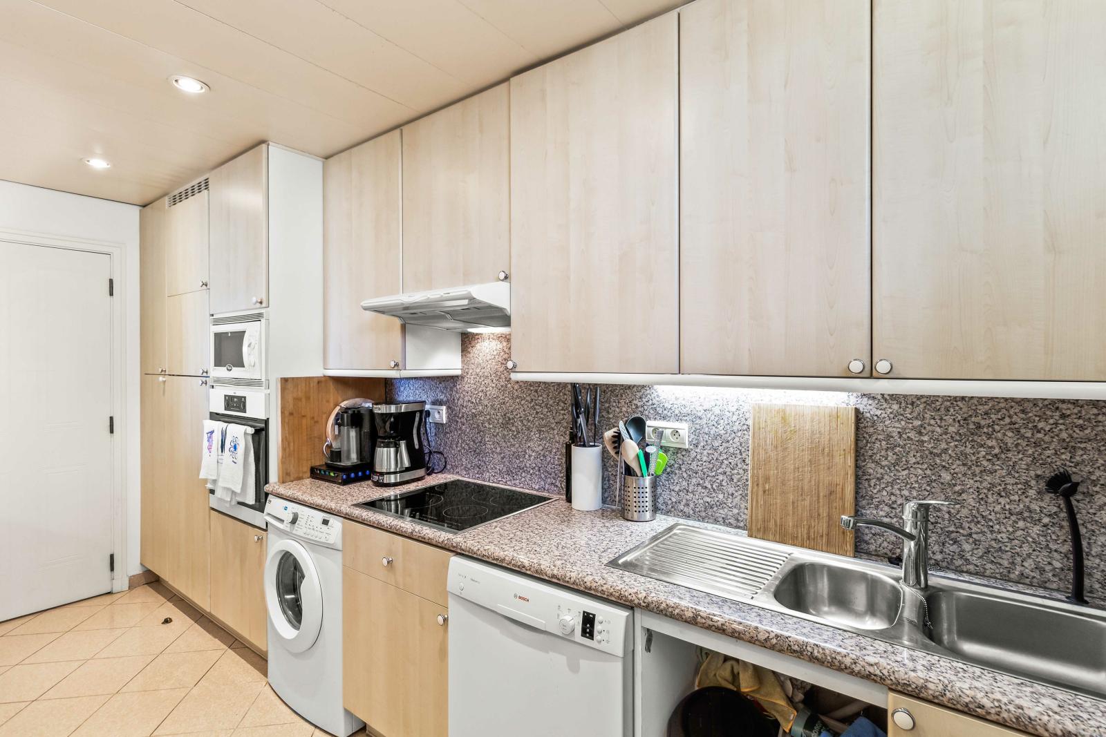 Villa Bianca: Spacieux 3 Pièces à Proximité de Mareterra avec Parking Double & Cave