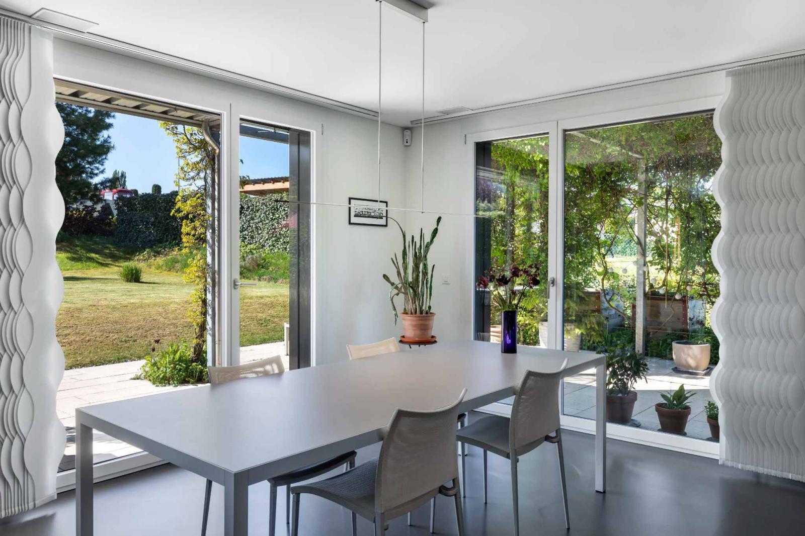 VILLA CONTEMPORAINE MINERGIE DANS UN ENVIRONNEMENT PRIVILÉGIÉ