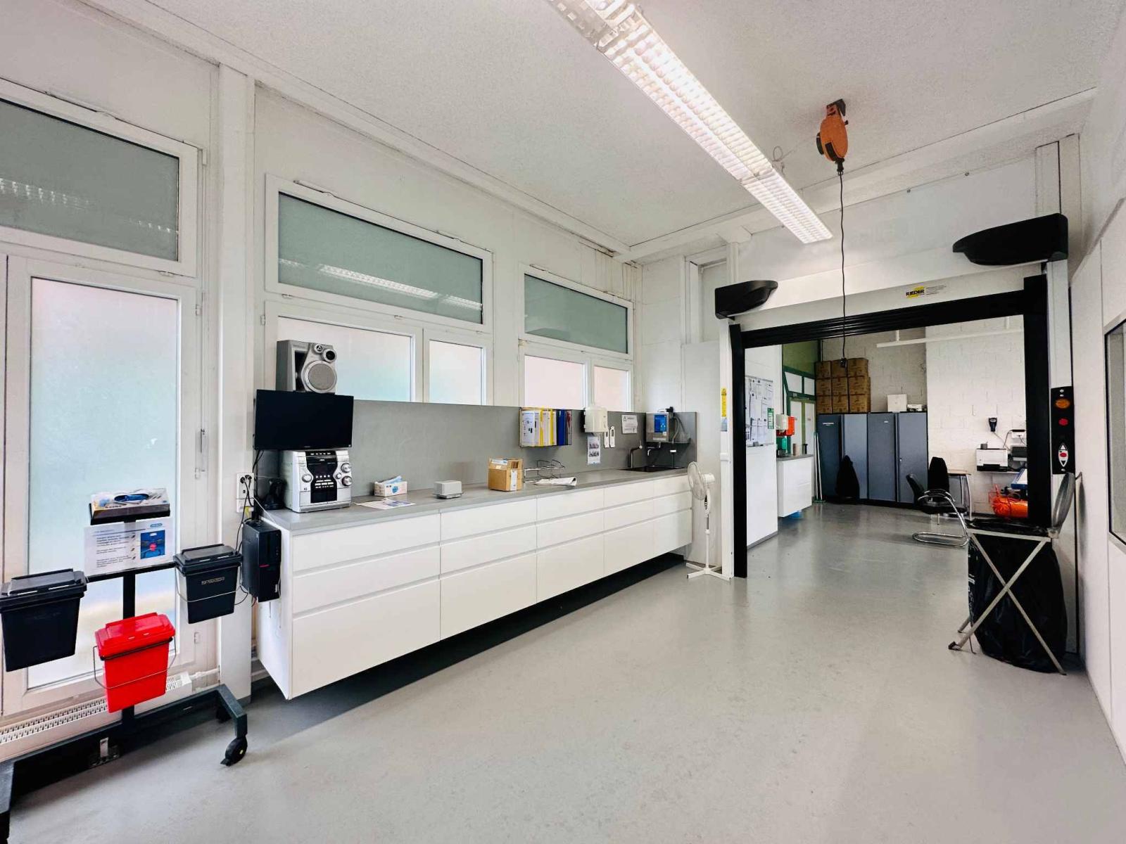 INDUSTRIE, BUREAUX - 700 m2 - Bussigny-près-Lausanne