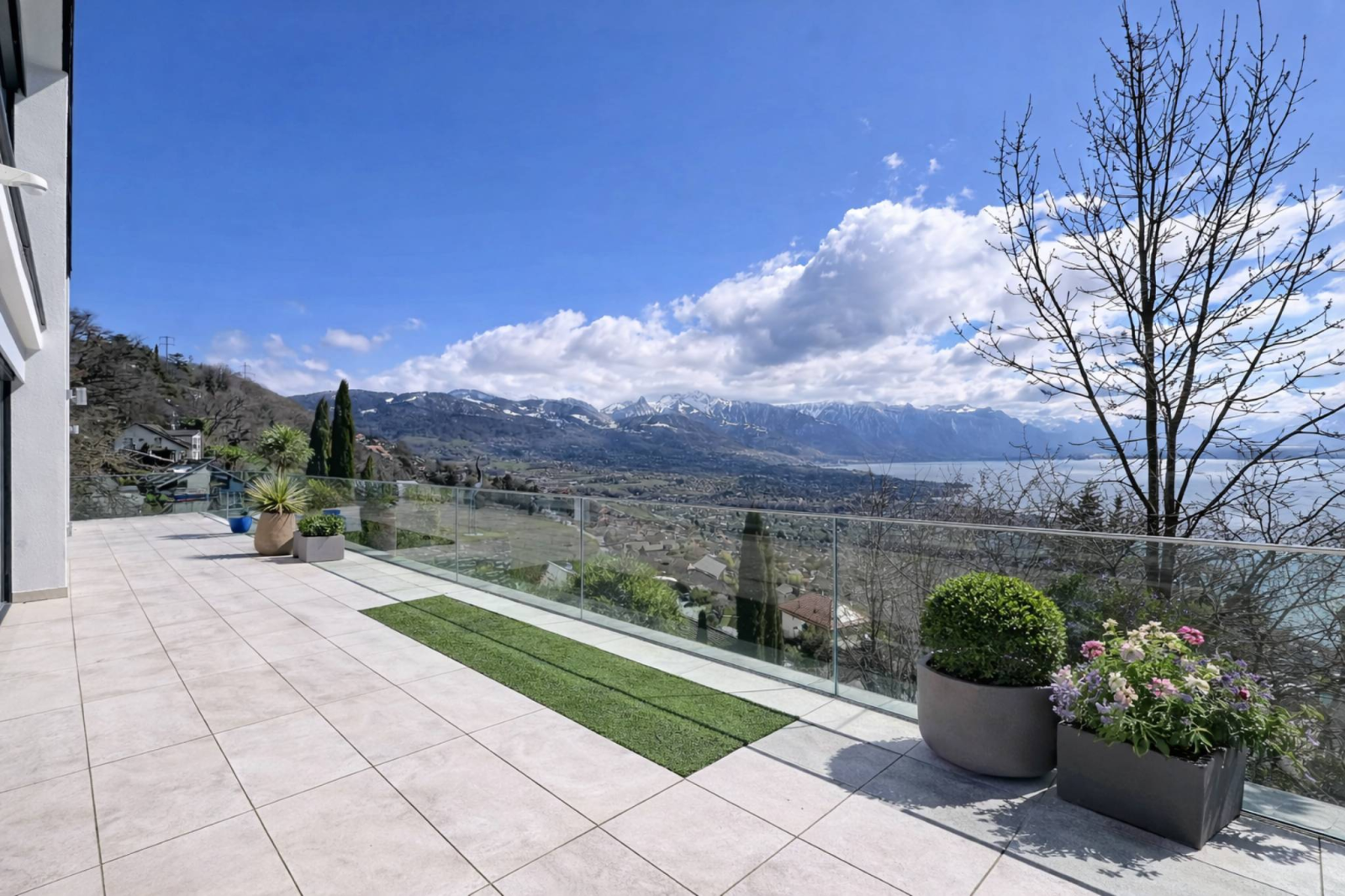 Propriété de 6.5 pièces avec piscine et vue à couper le souffle
