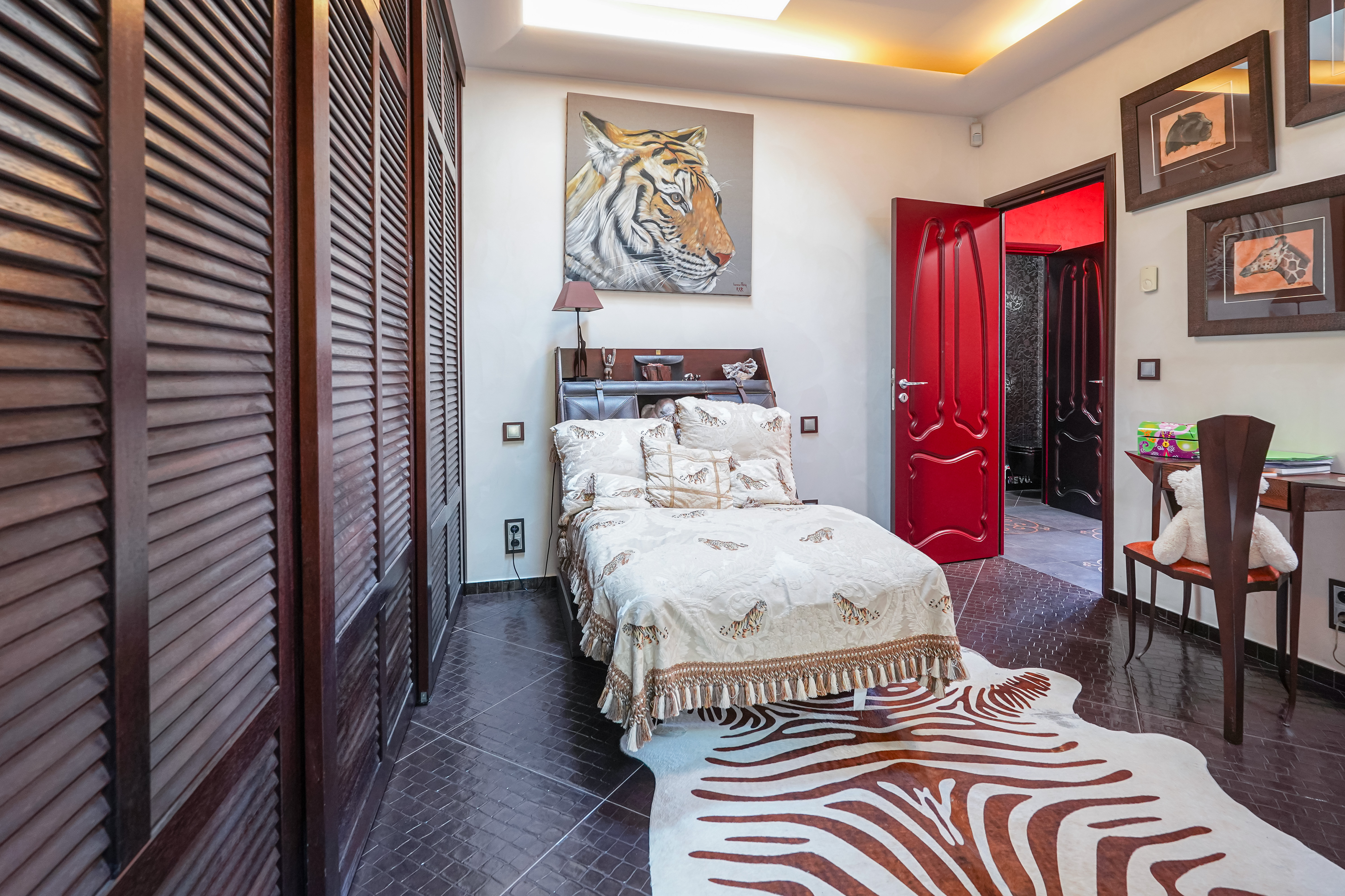 Y0TXQ_chambre-africaine-villa-la-rousse-barnes-valeri-agency-monaco-1754404118.jpg