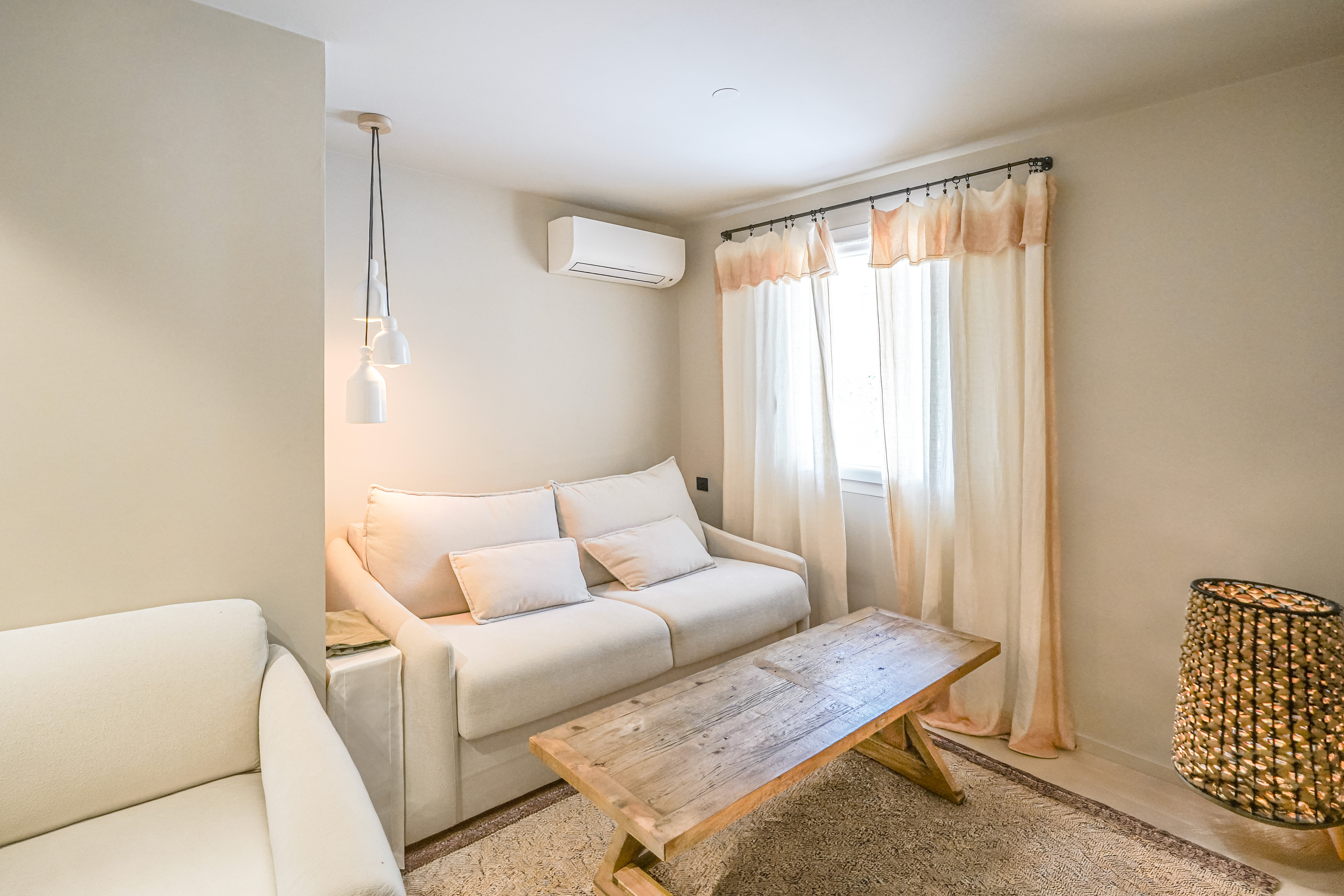 YEGu8_chambre-2-valeri-agency-by-jm-barei-1786029176.jpg
