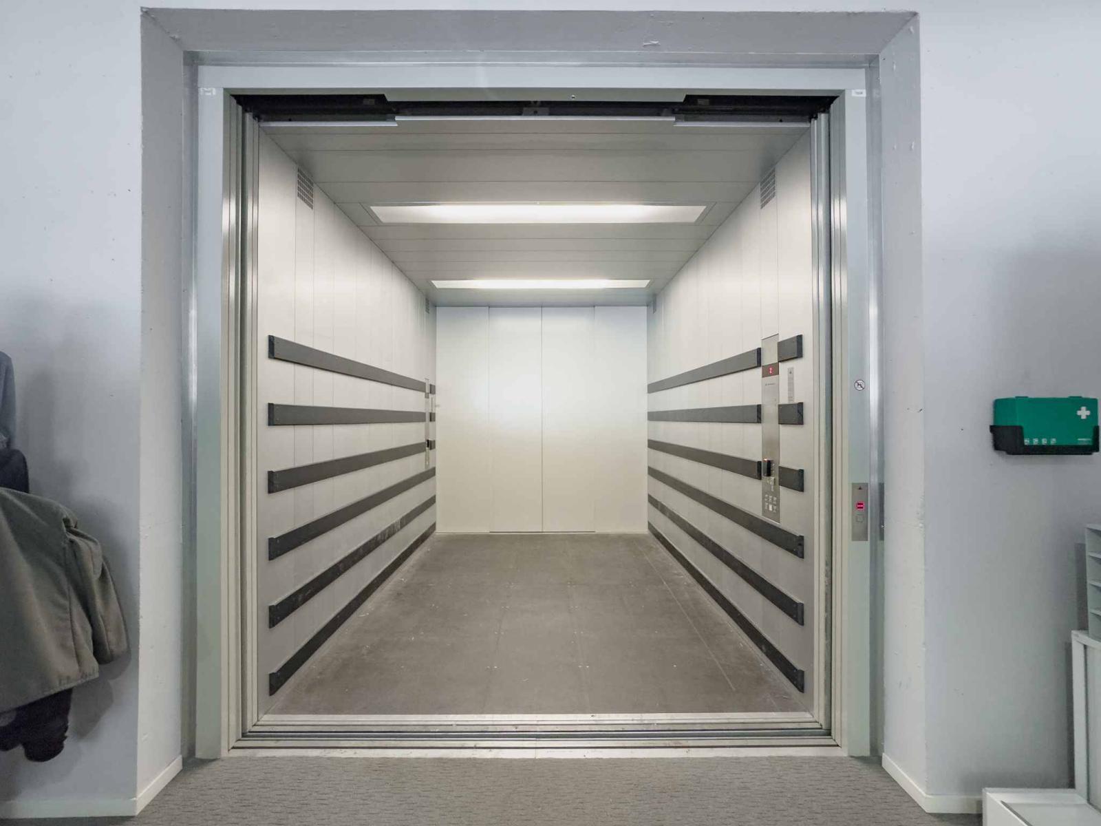 Ateliers et bureaux aménagés de 732 m² – Meyrin