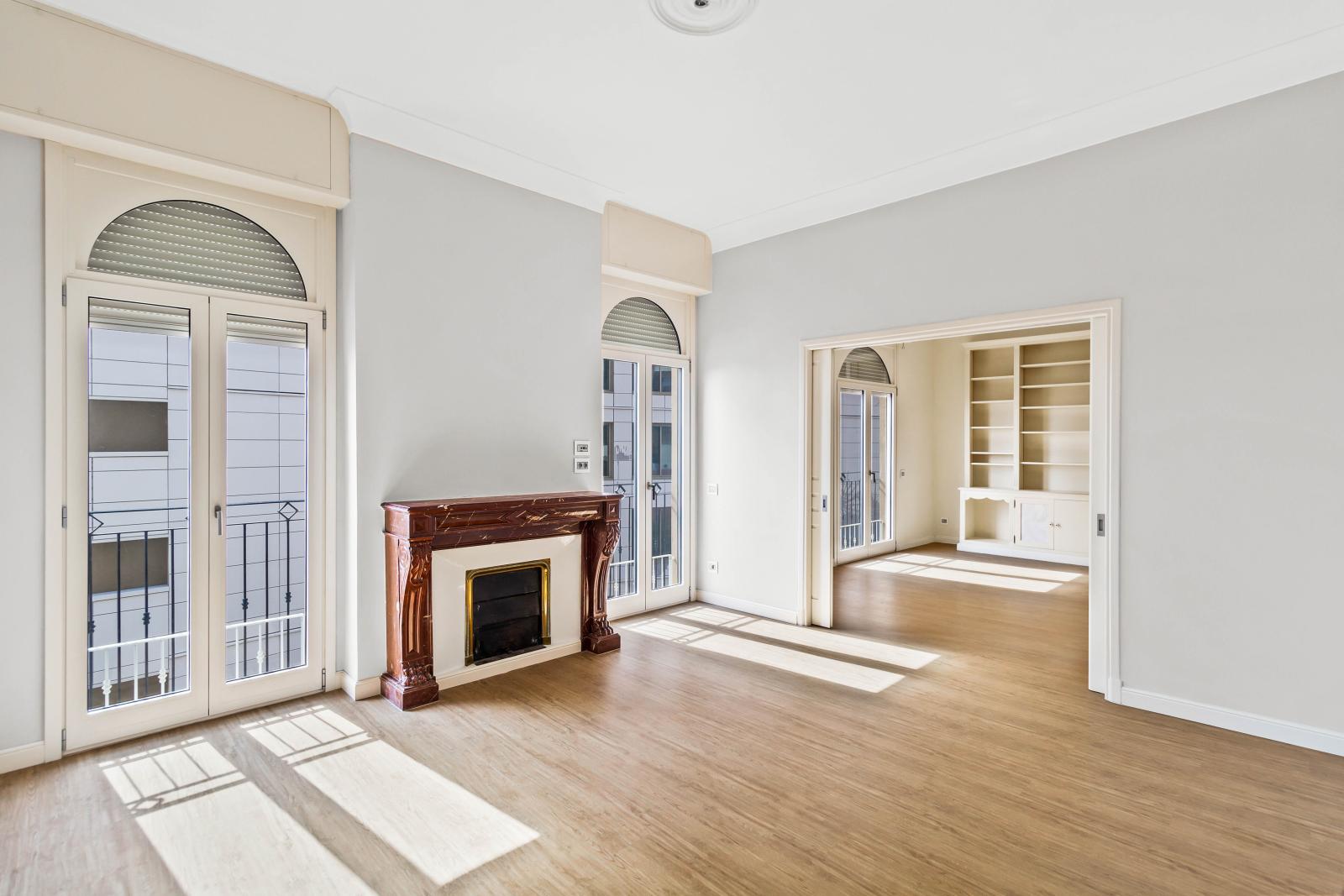 Villa Bel Air: 5 Pièces Bourgeois Duplex Entièrement Rénové avec Vue Mer et Parking