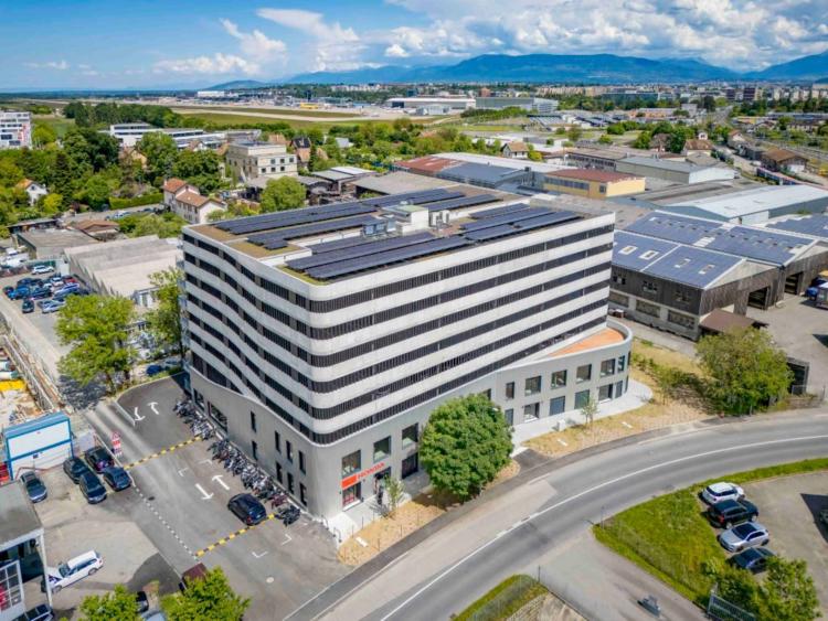 Atelier / Showroom de 350 m² à Meyrin