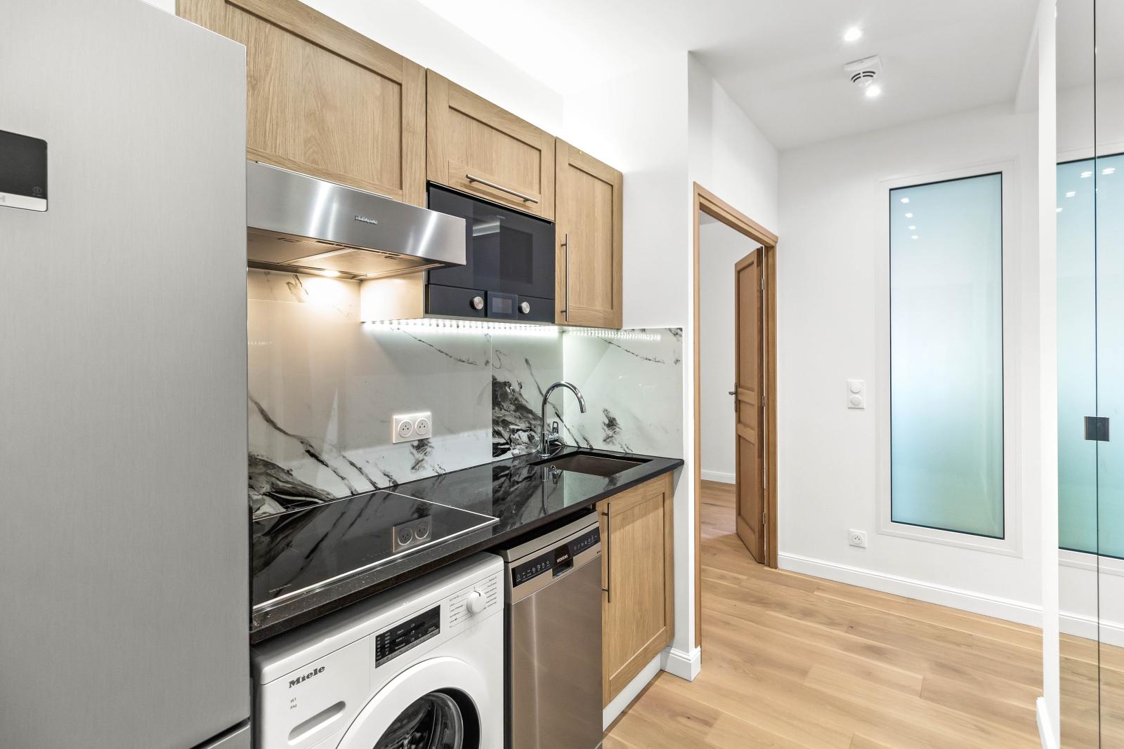 L'Ambassador: Appartement de deux pièces entièrement rénové