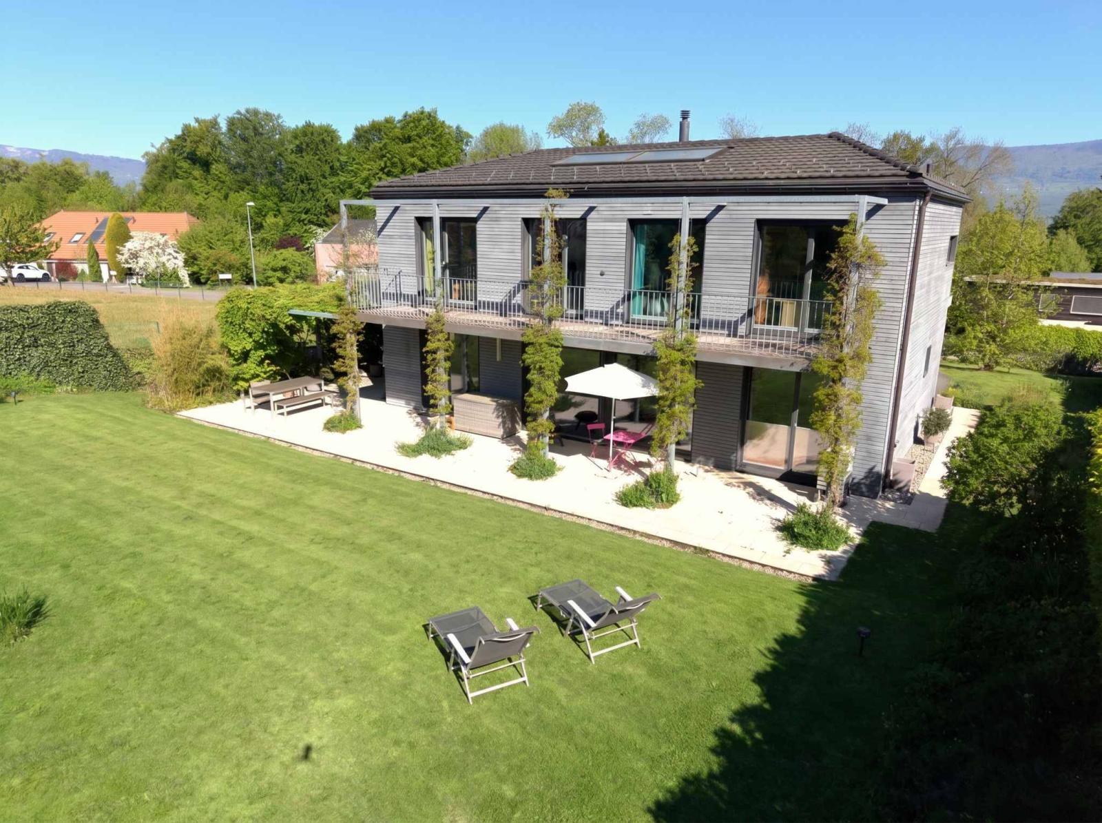 VILLA CONTEMPORAINE MINERGIE DANS UN ENVIRONNEMENT PRIVILÉGIÉ