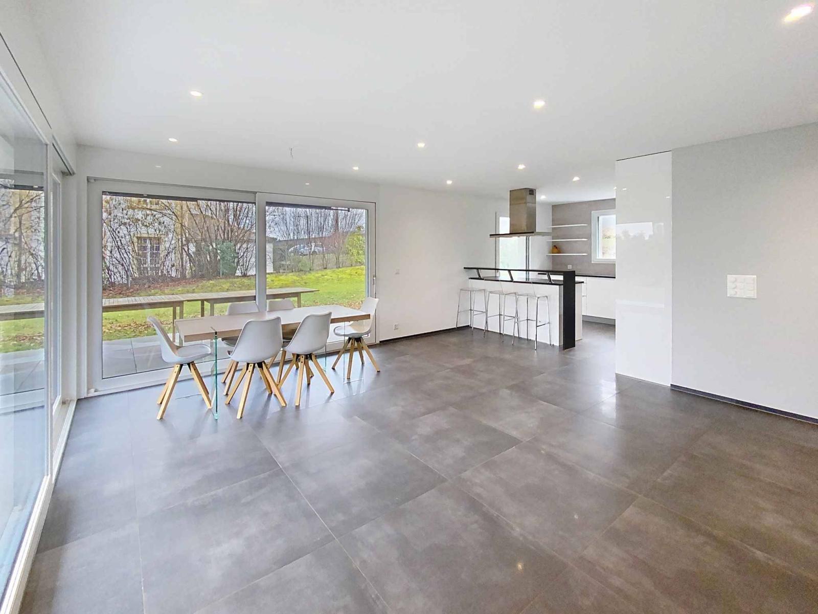 Élégance Contemporaine avec Jardin Privatif à Saint-Prex