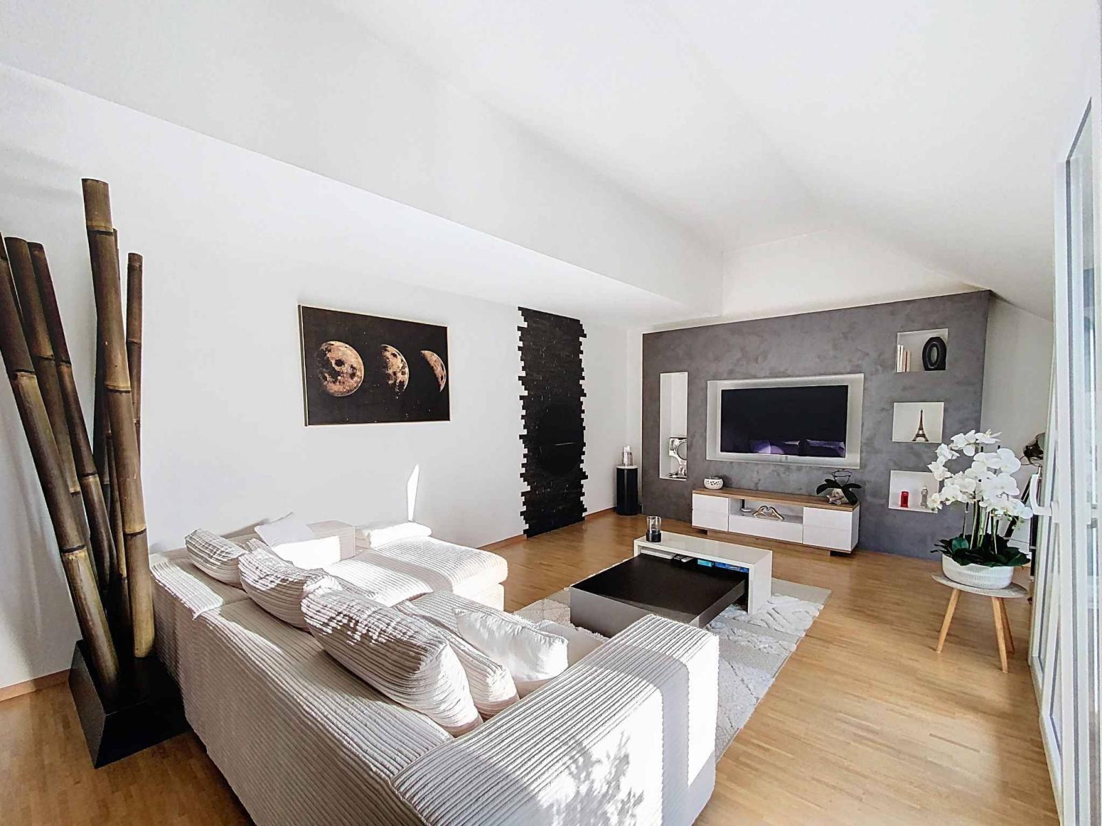 Magnifique duplex en attique avec combles