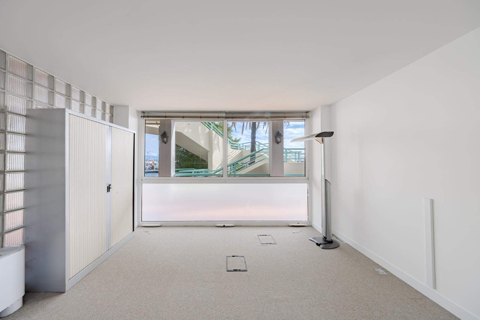 SPACIEUX BUREAUX PROCHE DE LA MER