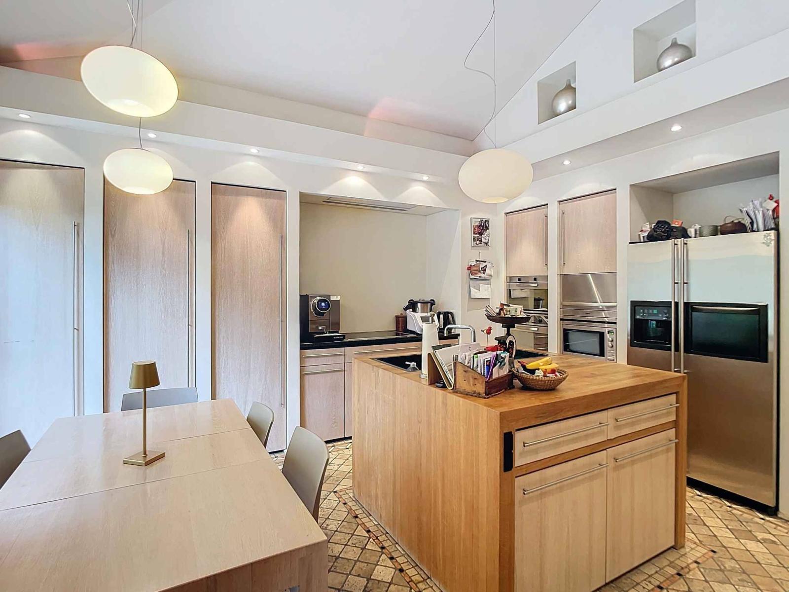 Charmante maison avec vue imprenable et piscine intérieure