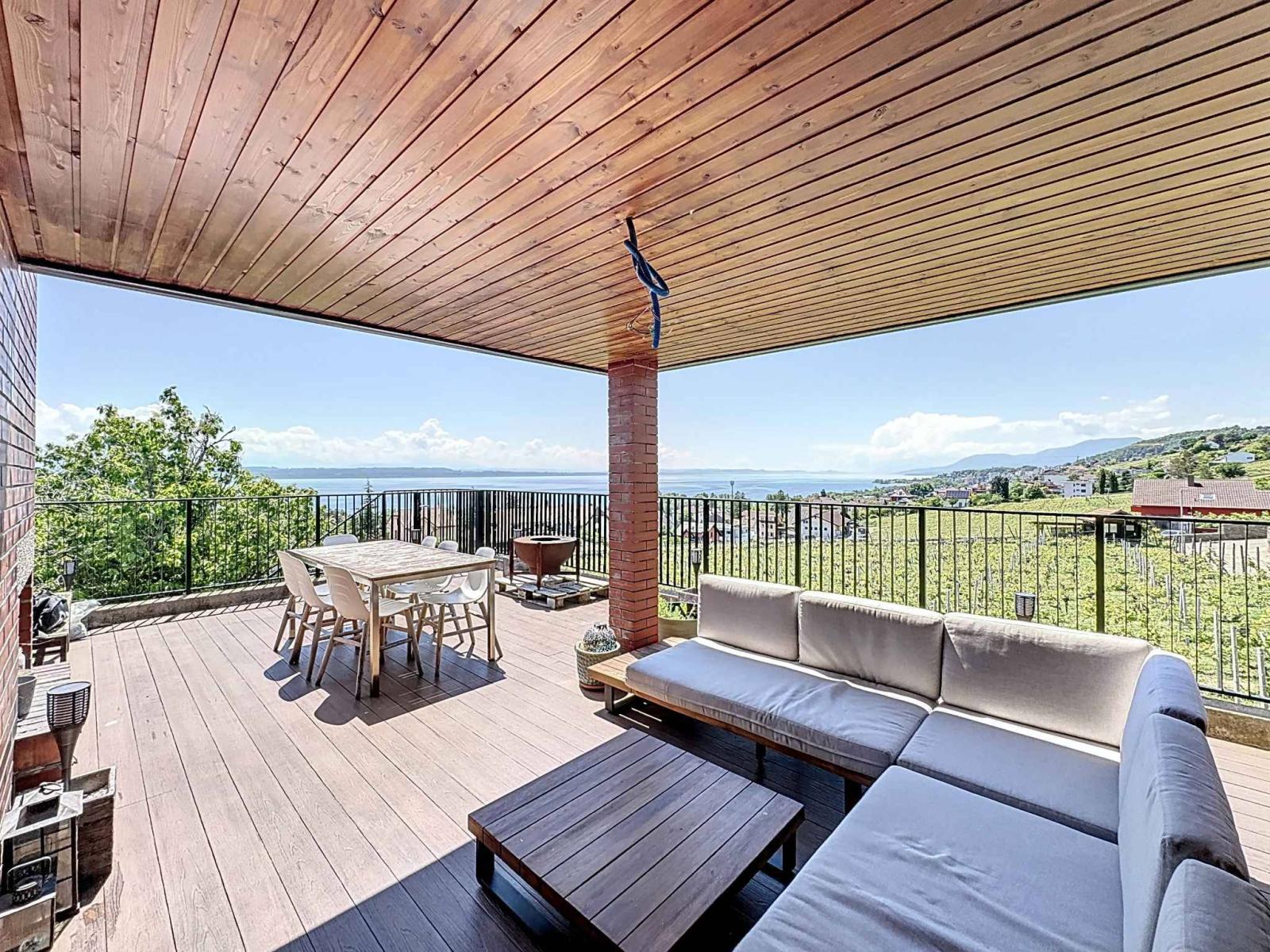 Villa de standing au cœur des vignes avec vue lac imprenable