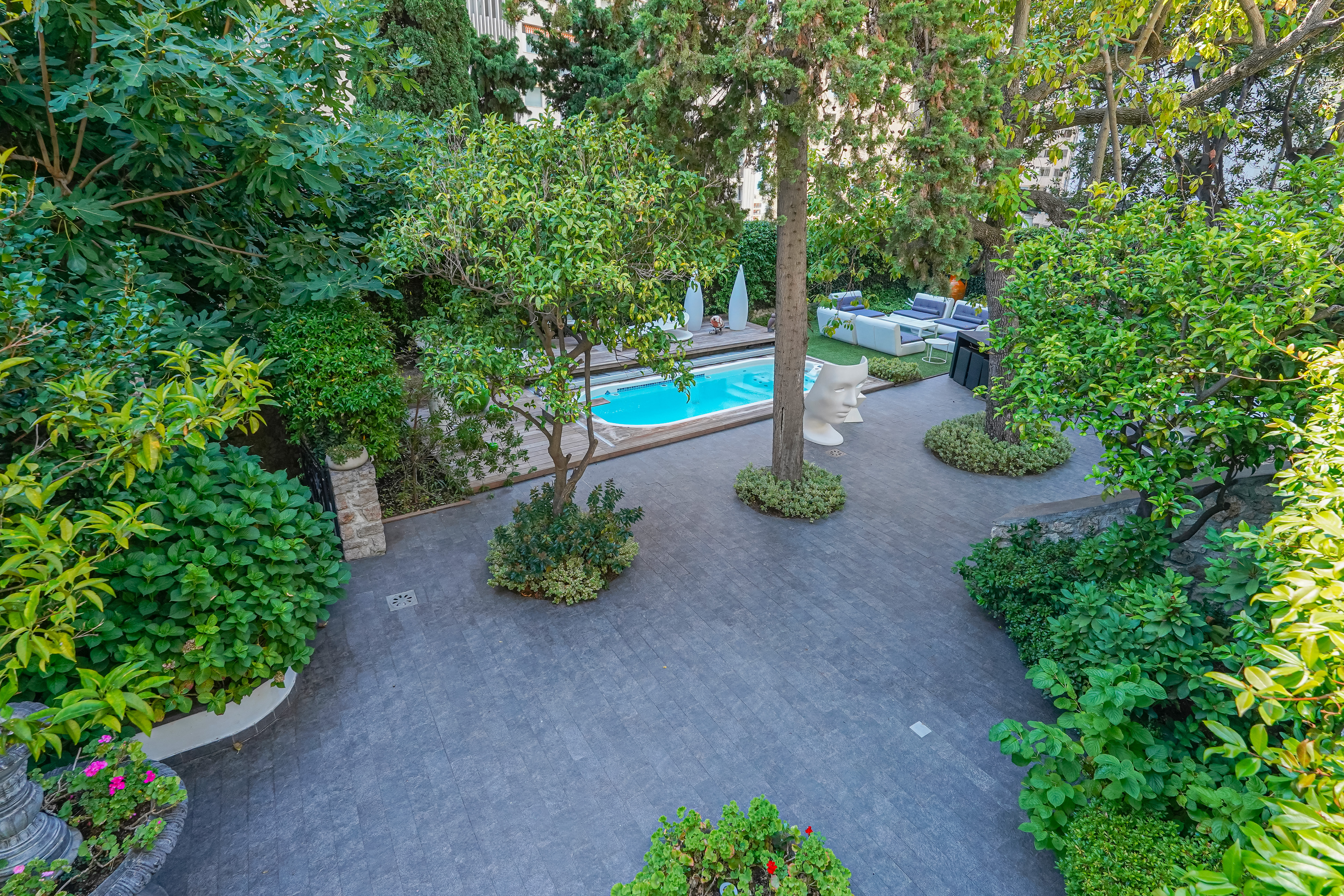 Z1nFP_jardin-villa-la-rousse-barnes-valeri-agency-monaco-1754404143.jpg