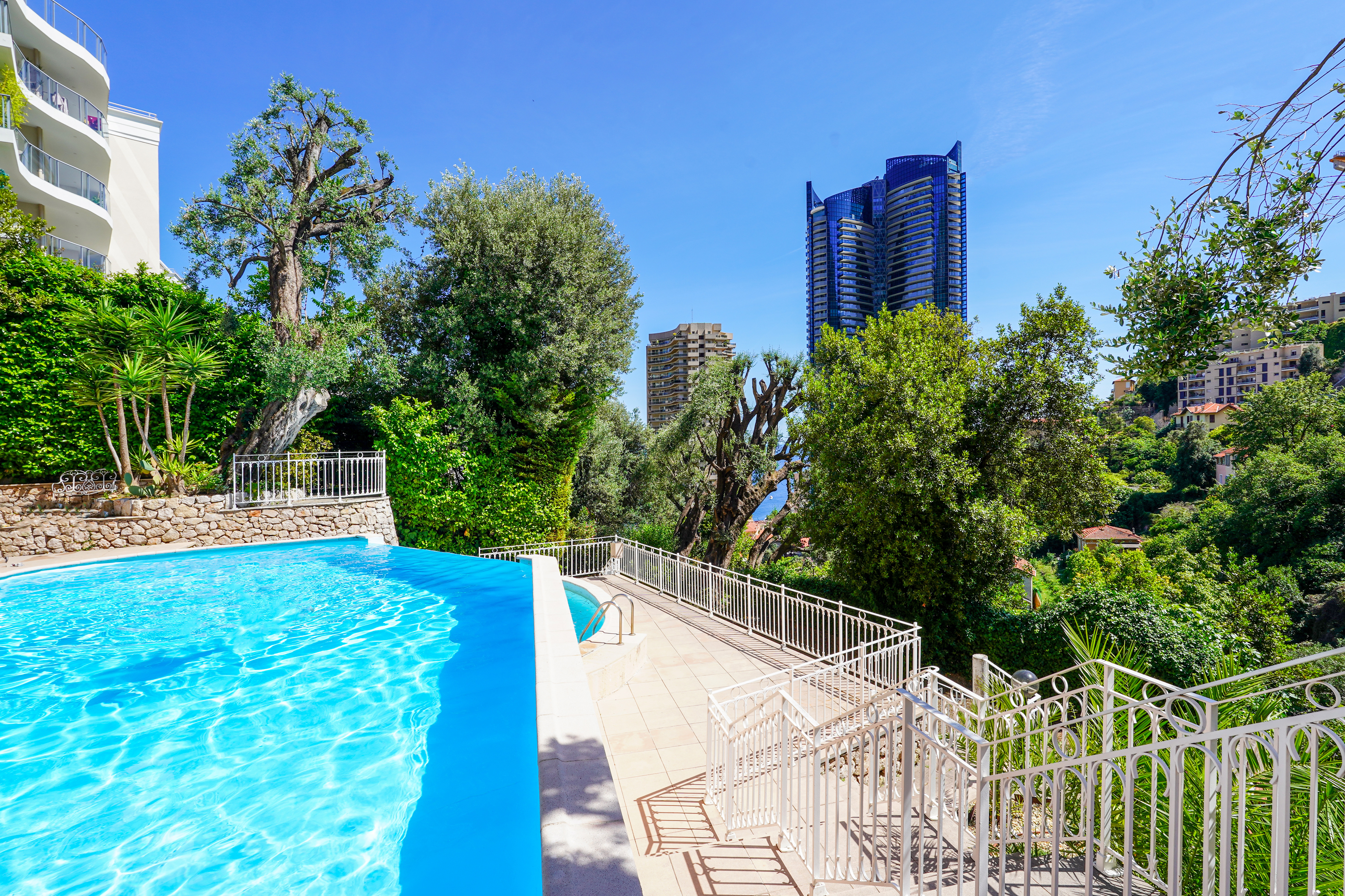 ZBhst_piscine-beausoleil-valeri-agency-by-jm-barei-cap-d-ail.-1784273950.jpg