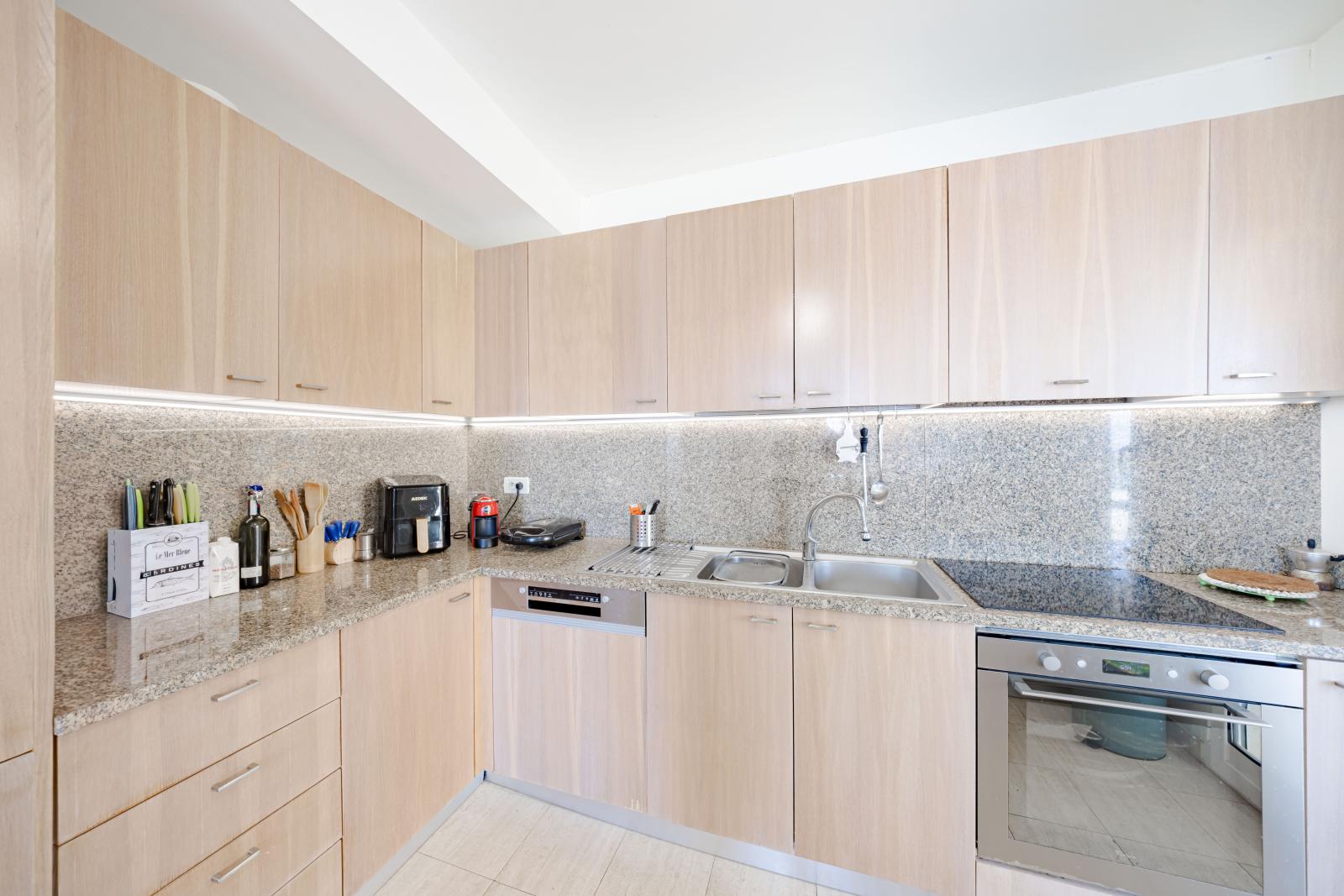 UNIQUE 3 CHAMBRES AVEC VUE MER PROCHE DE MONACO