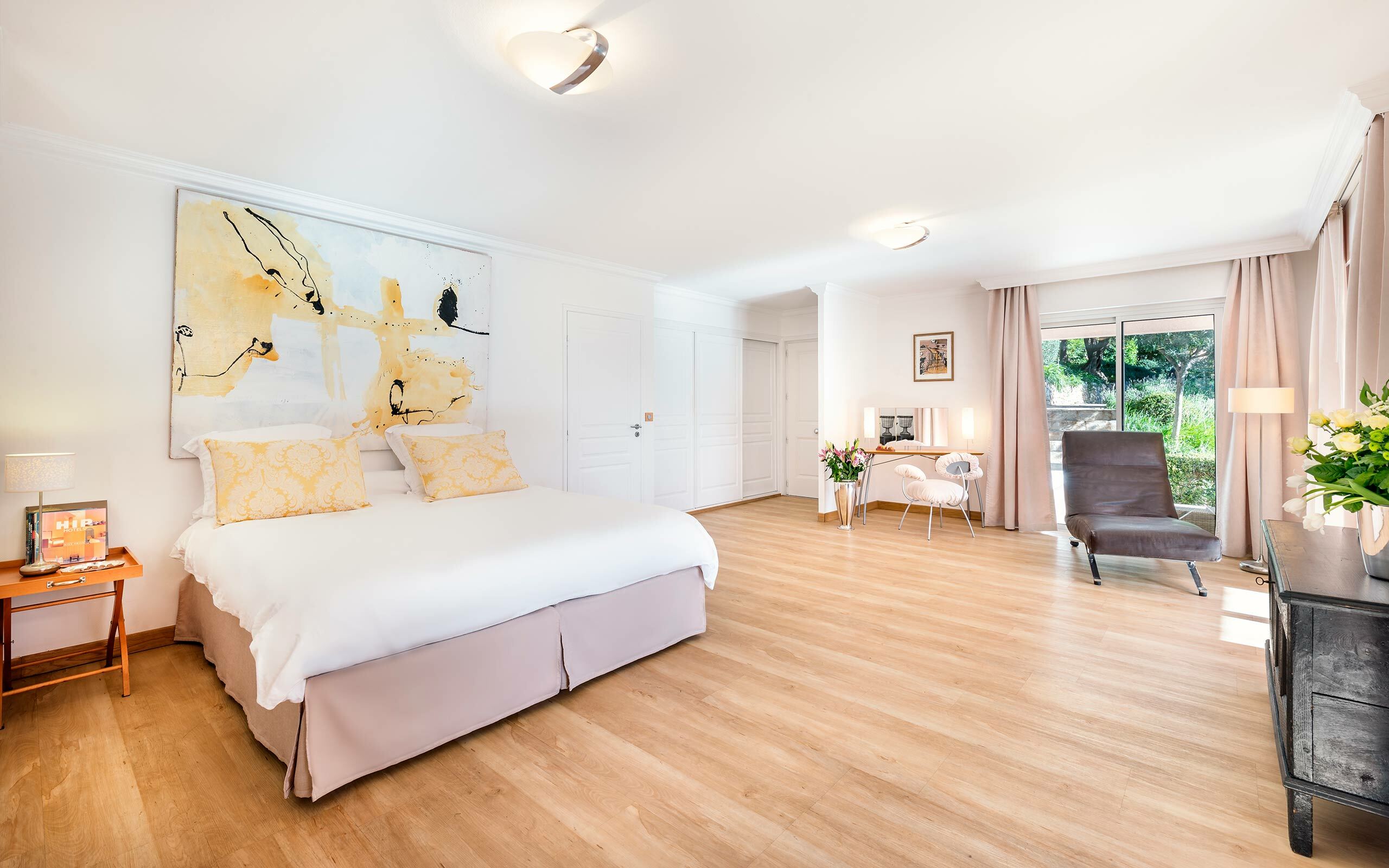 Zd5uS_villa-monaco-gallery-30-1646045348.jpg