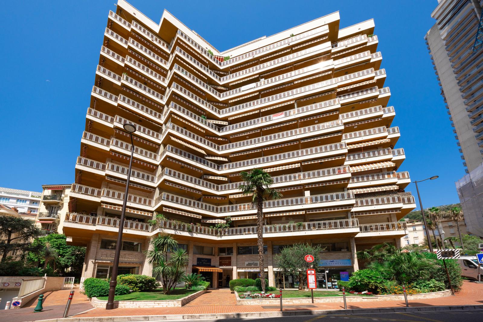 MAGNIFIQUE 3 PIECES RENOVE ET CENTRAL AVEC PARKING