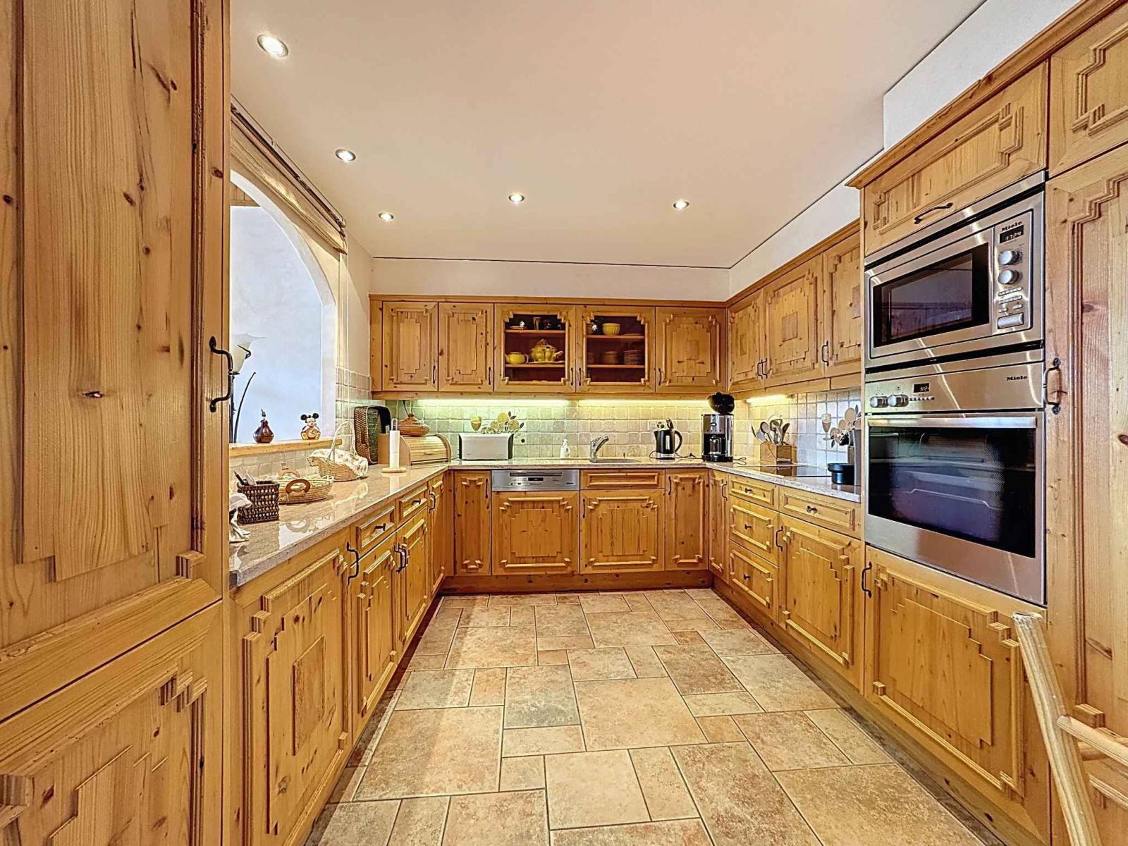 MAGNIFIQUE DUPLEX/ATTIQUE DE 6.5 PIÈCES AU CENTRE AVEC TRÈS BELLE VUE