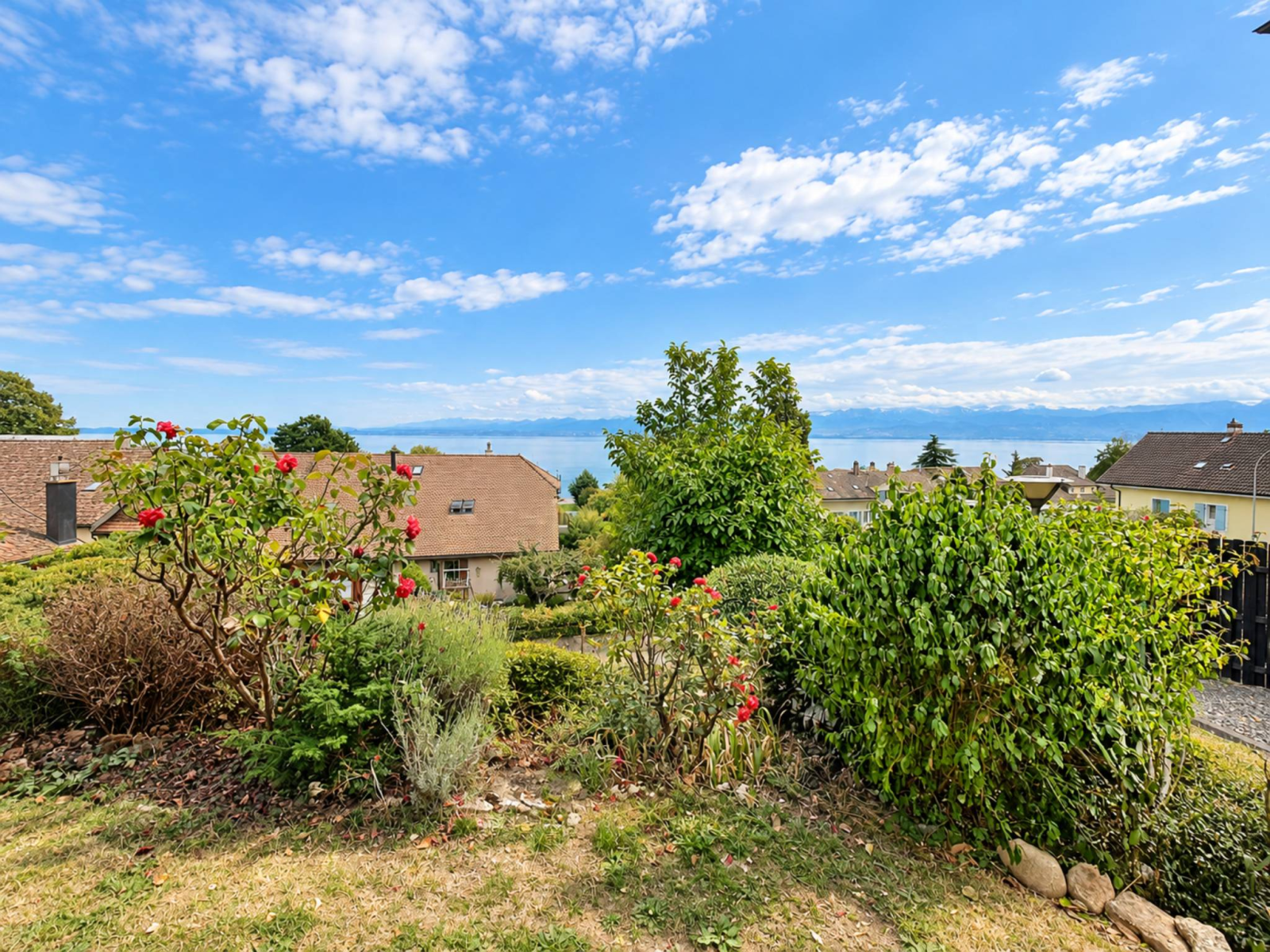 Un appartement généreux avec vue sur le lac et les Alpes