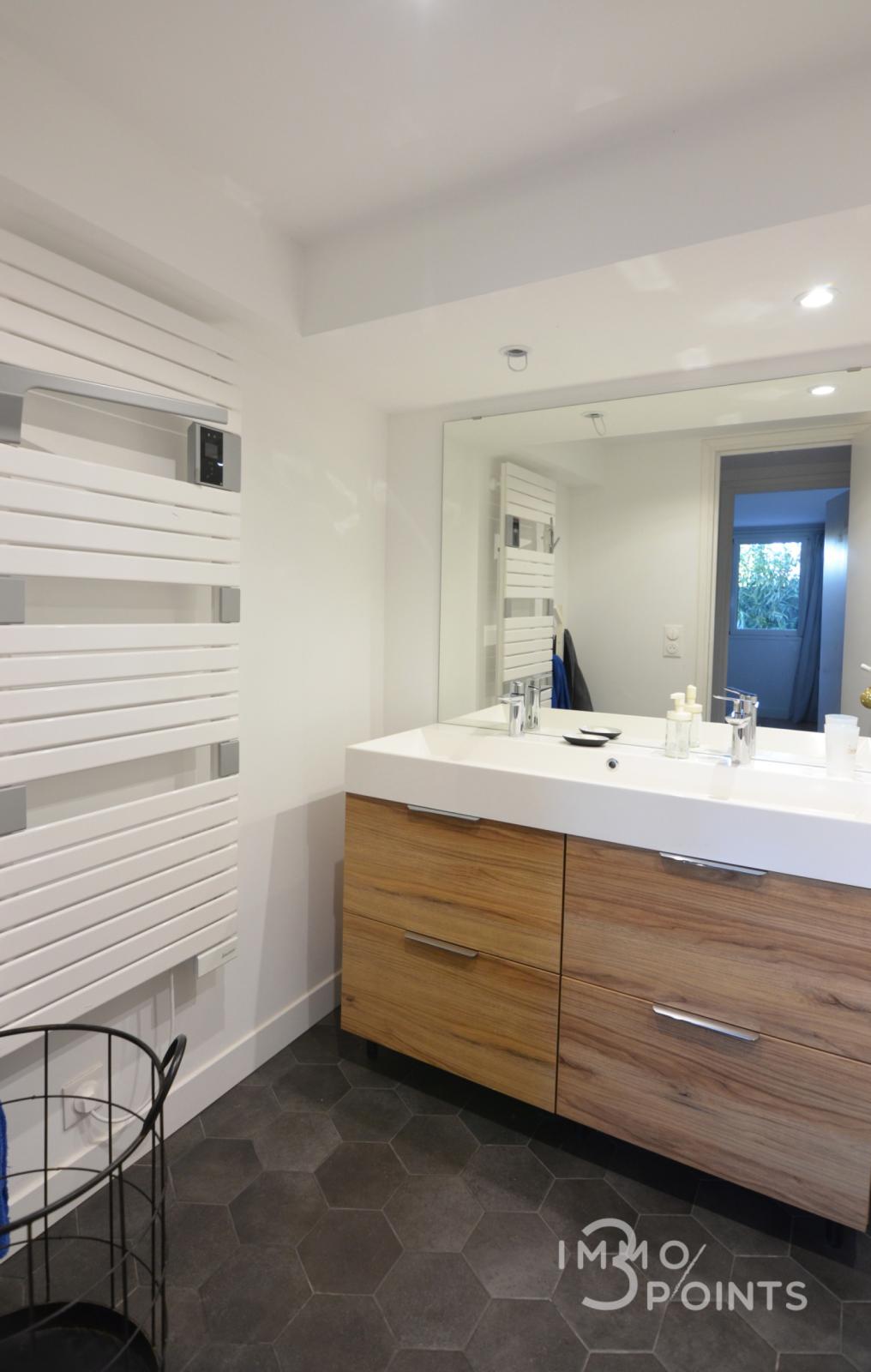 Villa familiale avec piscine – Secteur prisé