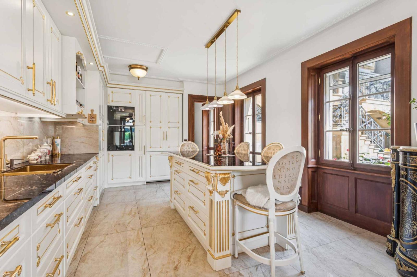 Prestigieux appartement de 6 pièces avec studio indépendant au sein d'un domaine d'exception